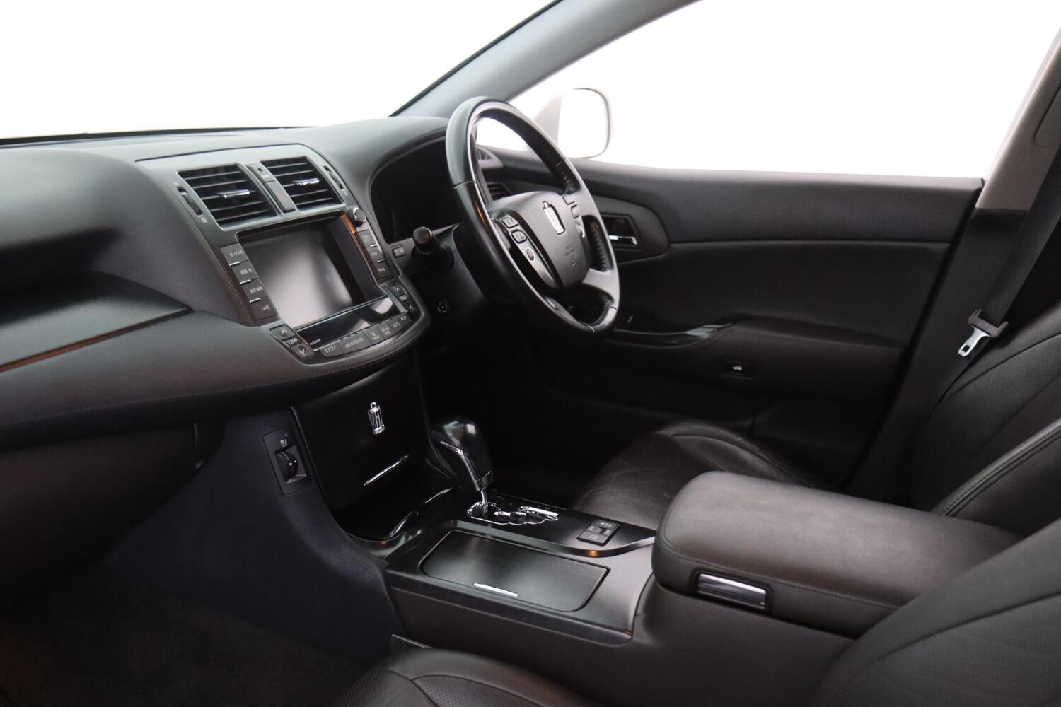 Toyota Crown vaihtoauto