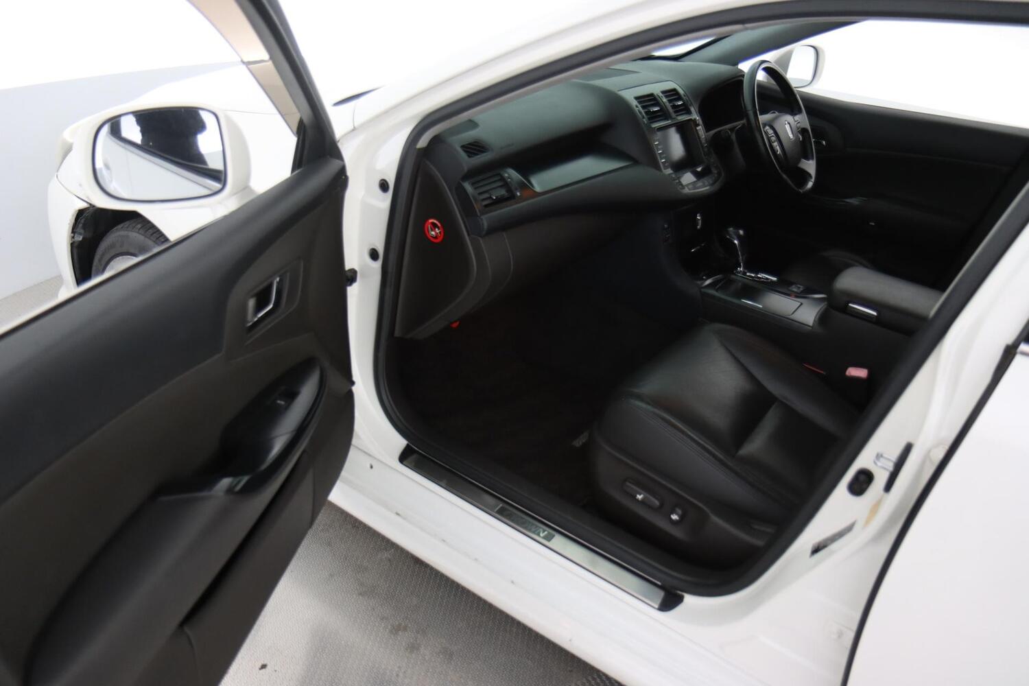 Toyota Crown vaihtoauto