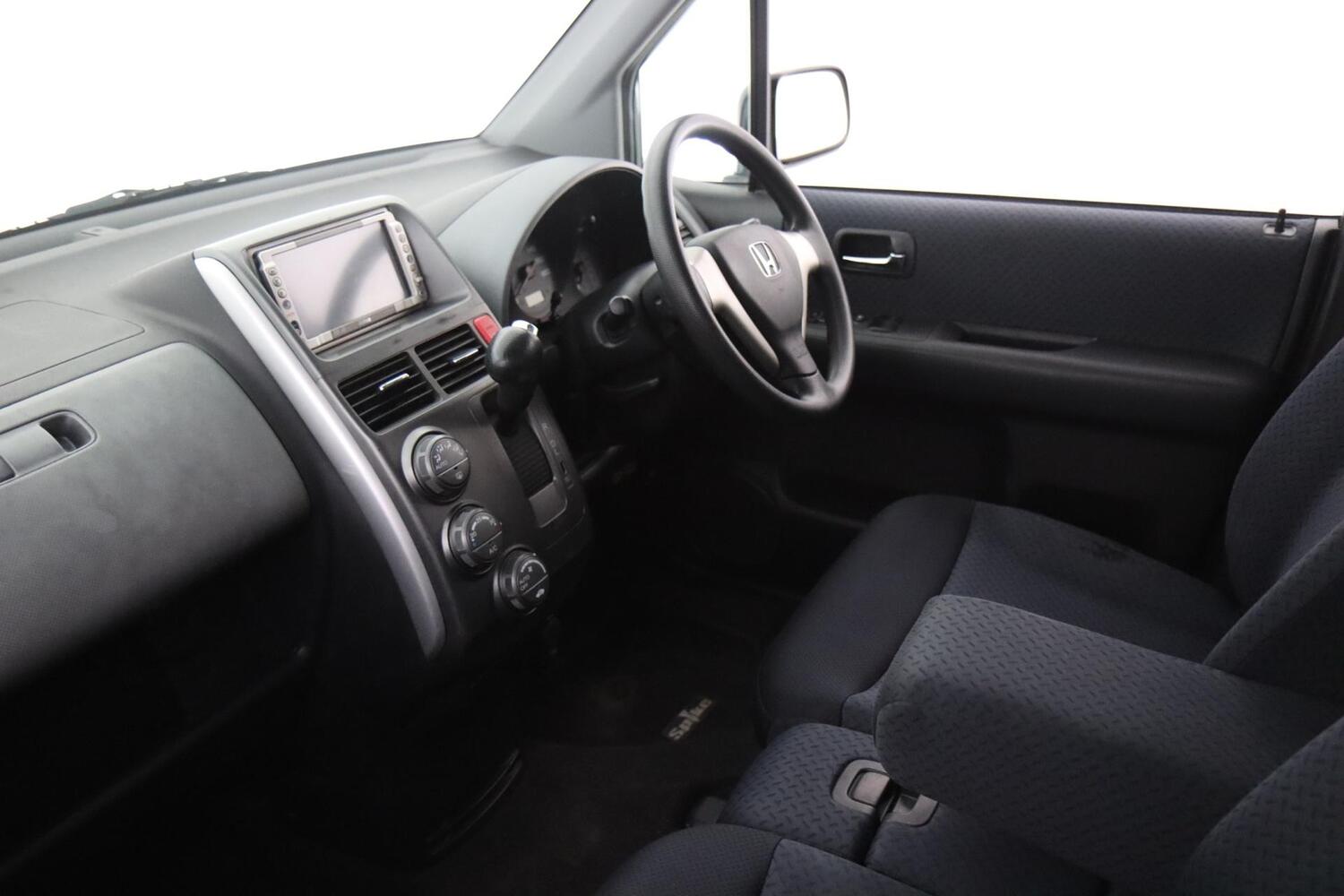 Honda Mobilio vaihtoauto