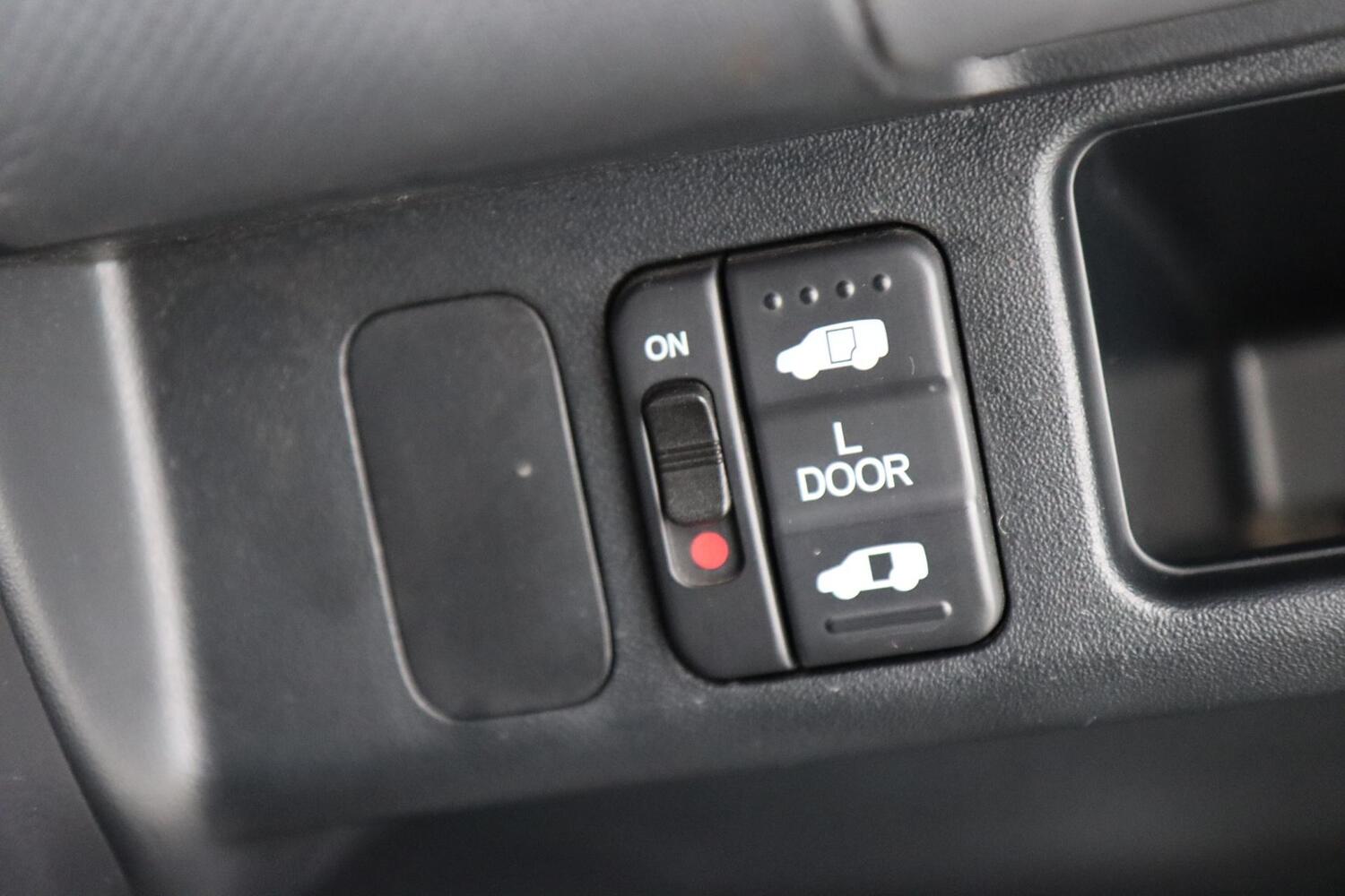 Honda Mobilio vaihtoauto