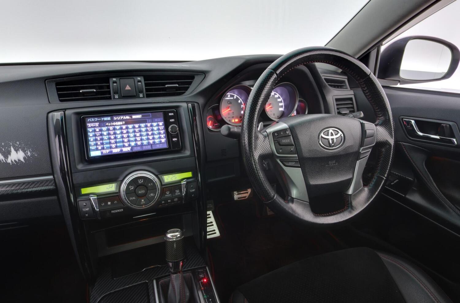 Toyota Mark X vaihtoauto