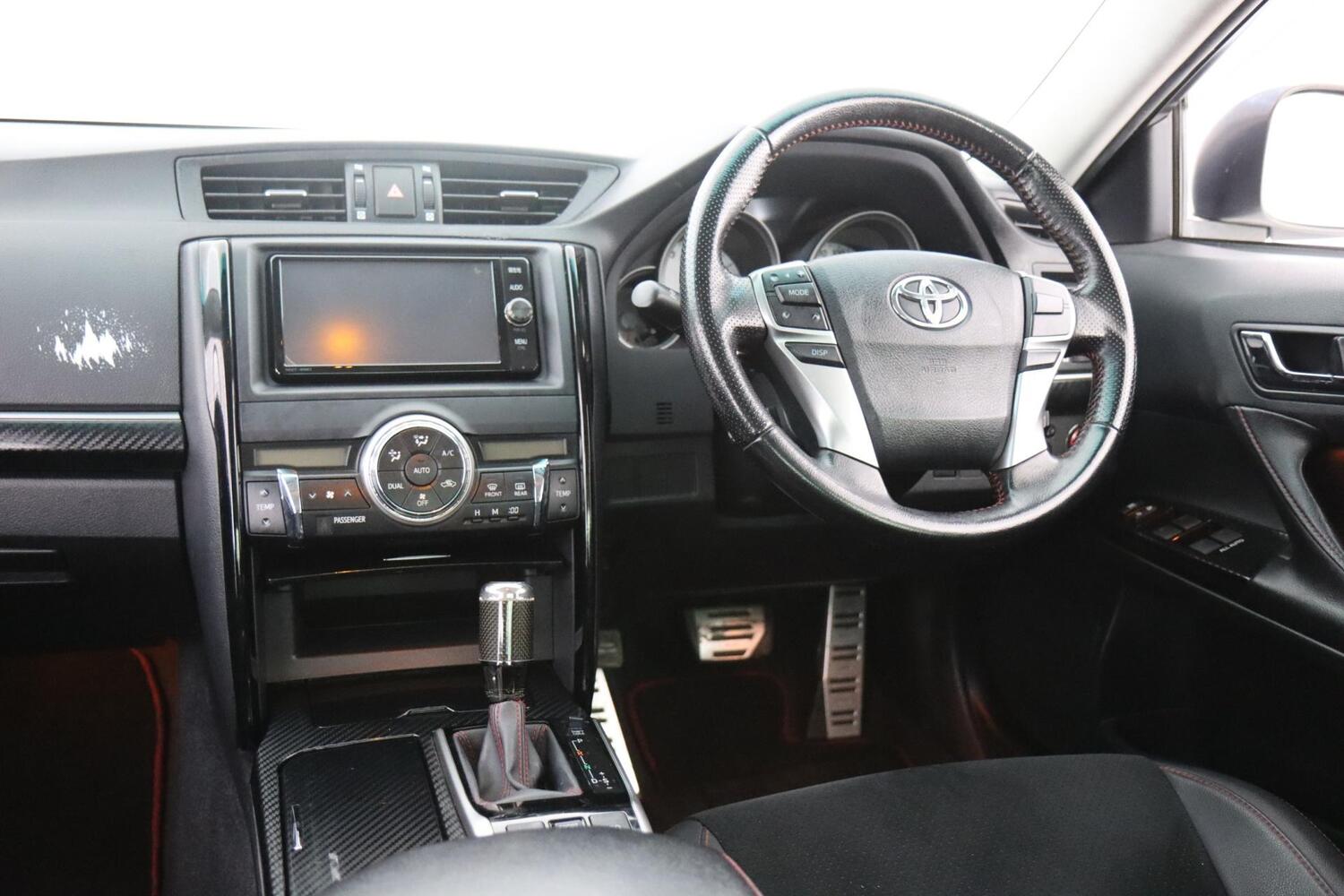 Toyota Mark X vaihtoauto