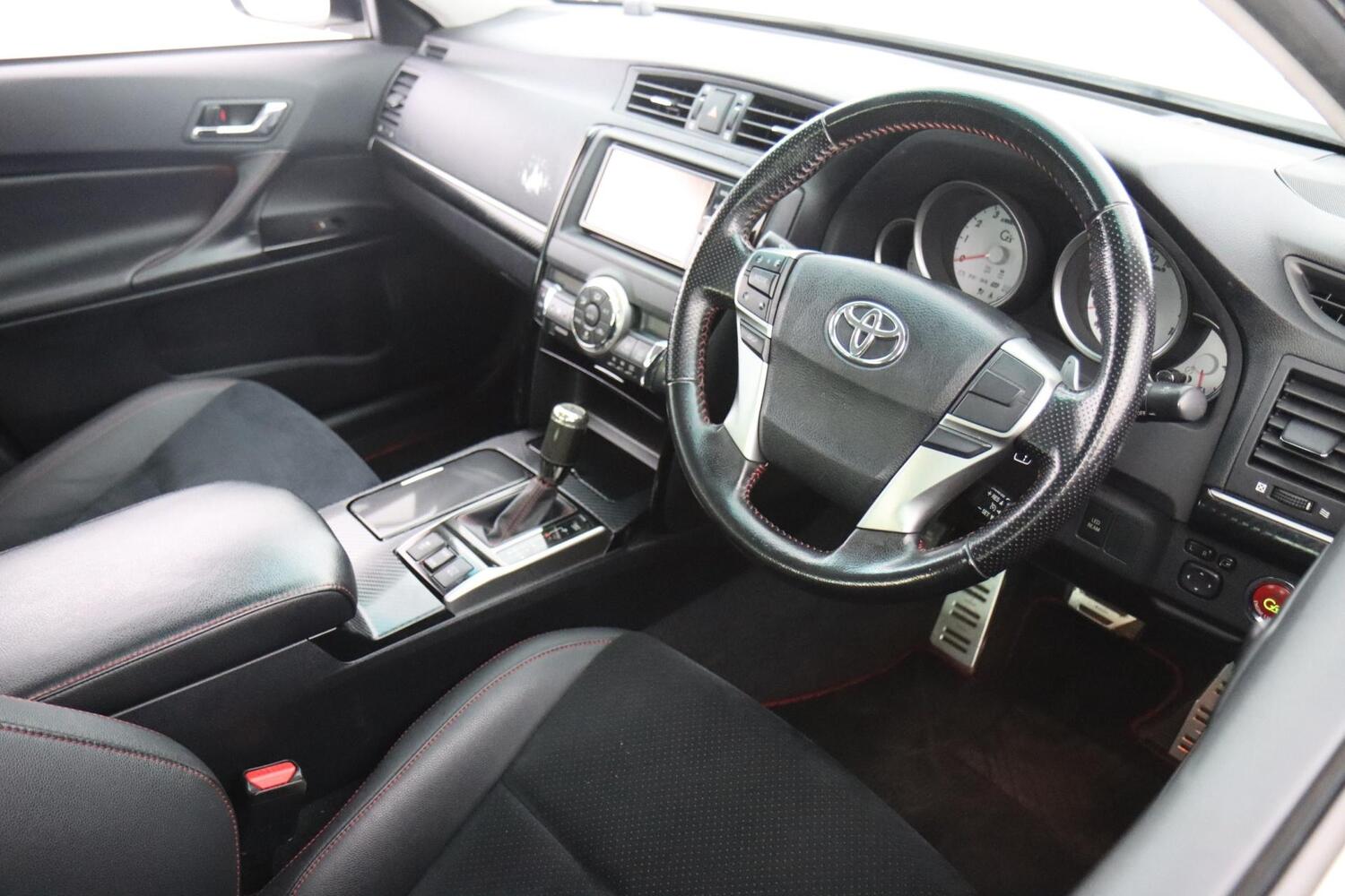 Toyota Mark X vaihtoauto