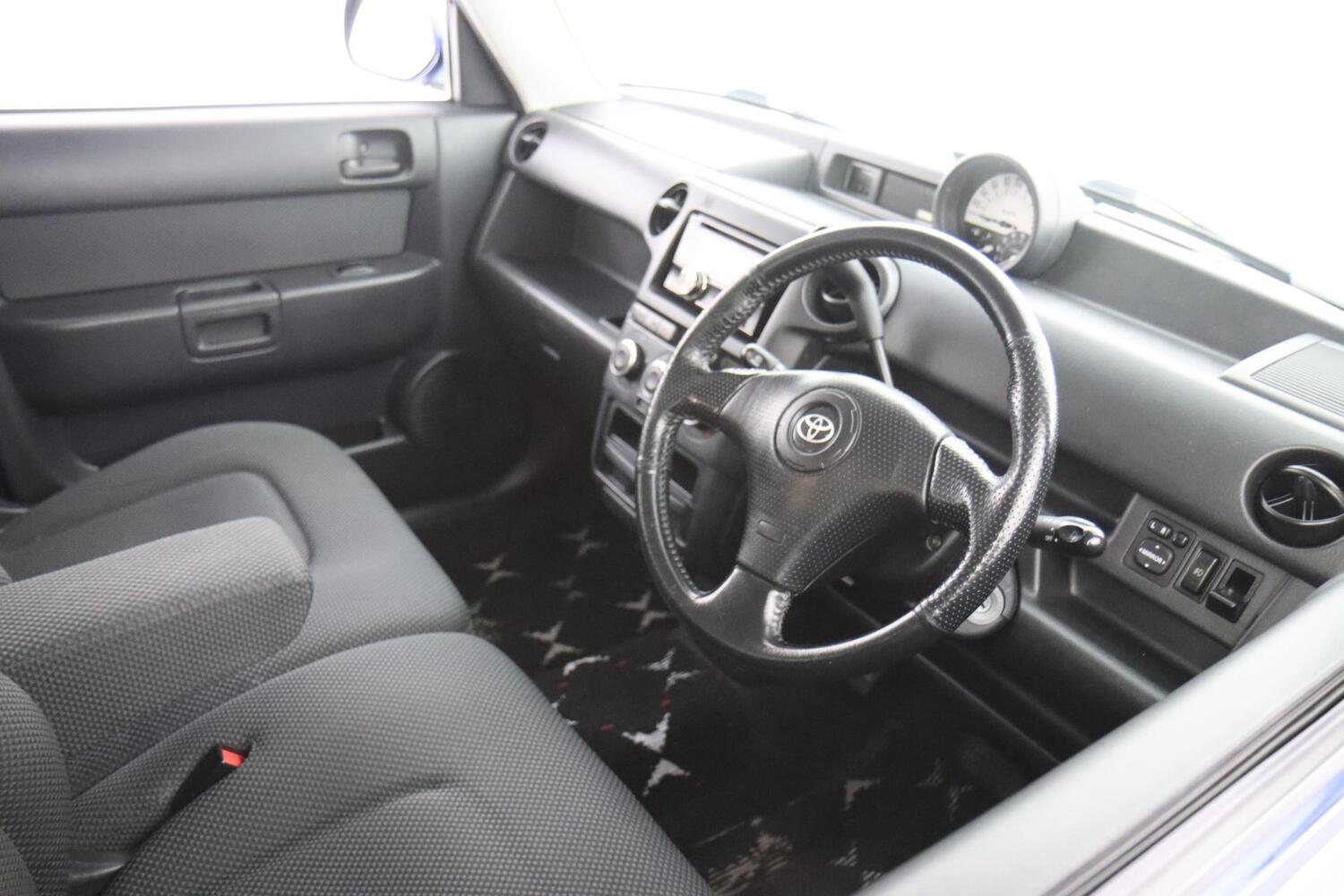 Toyota BB vaihtoauto