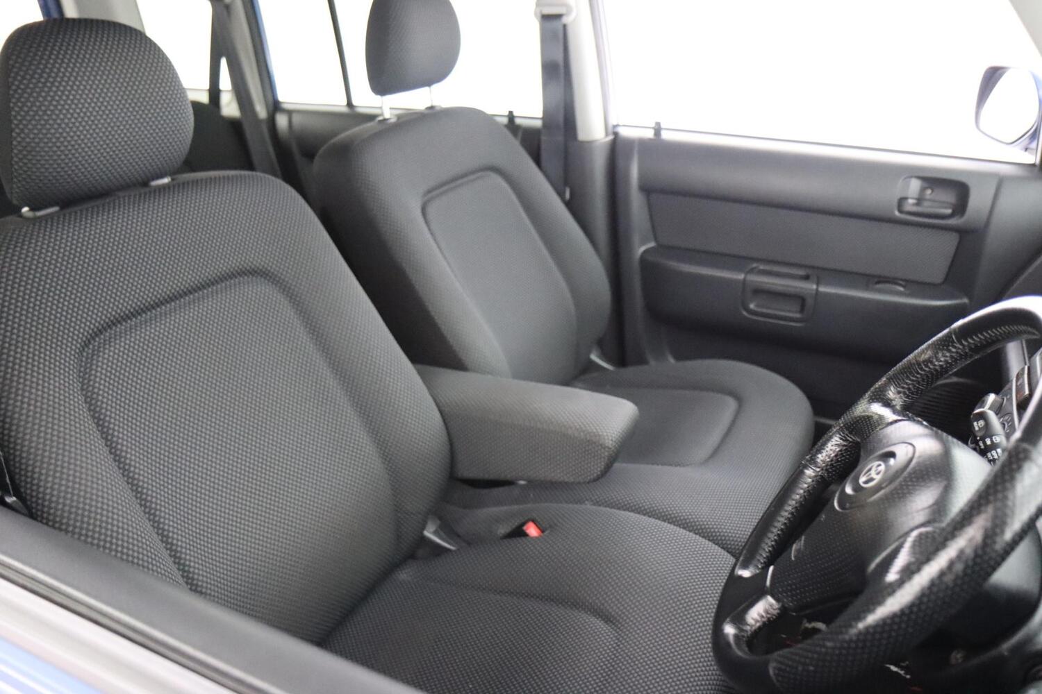 Toyota BB vaihtoauto