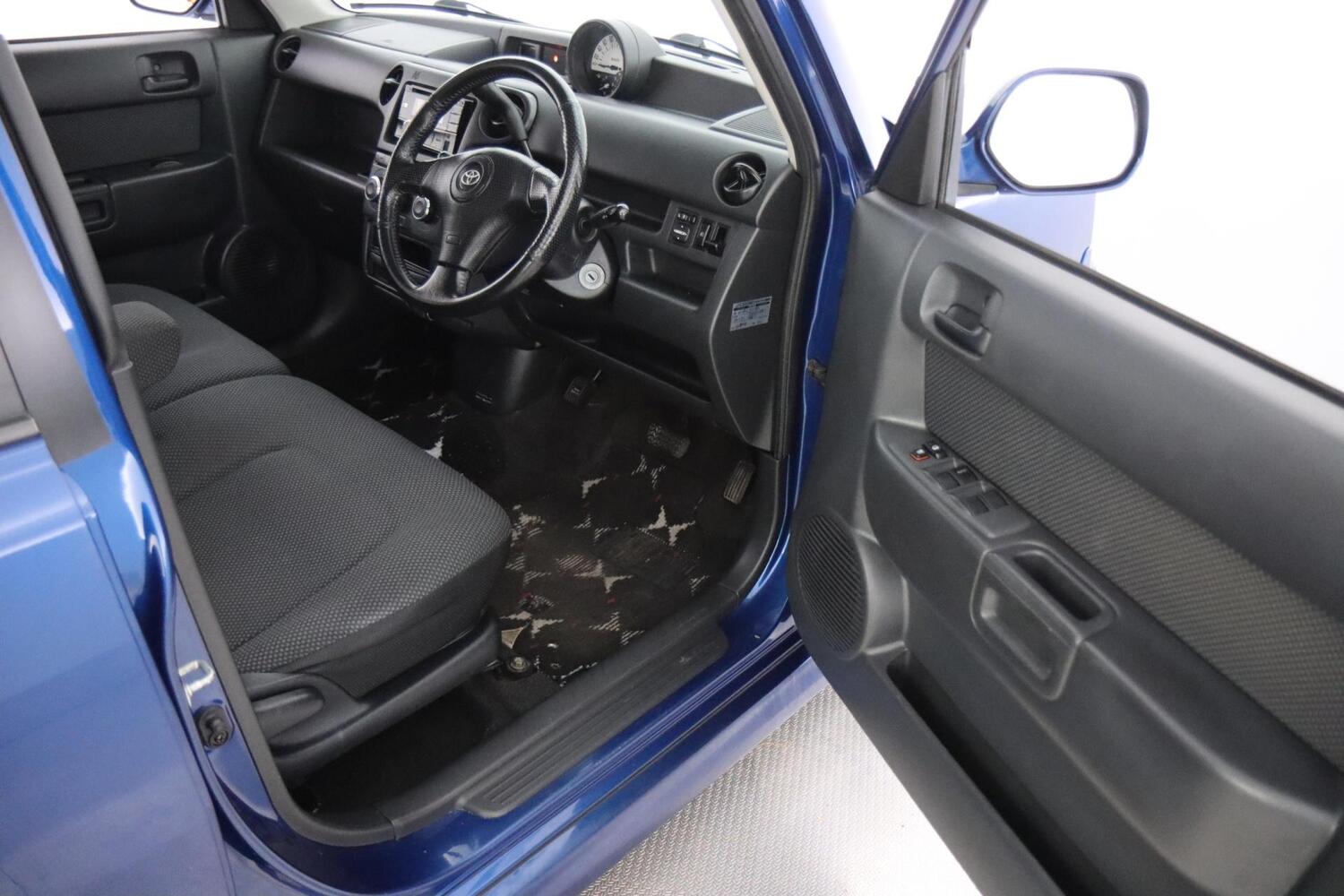 Toyota BB vaihtoauto