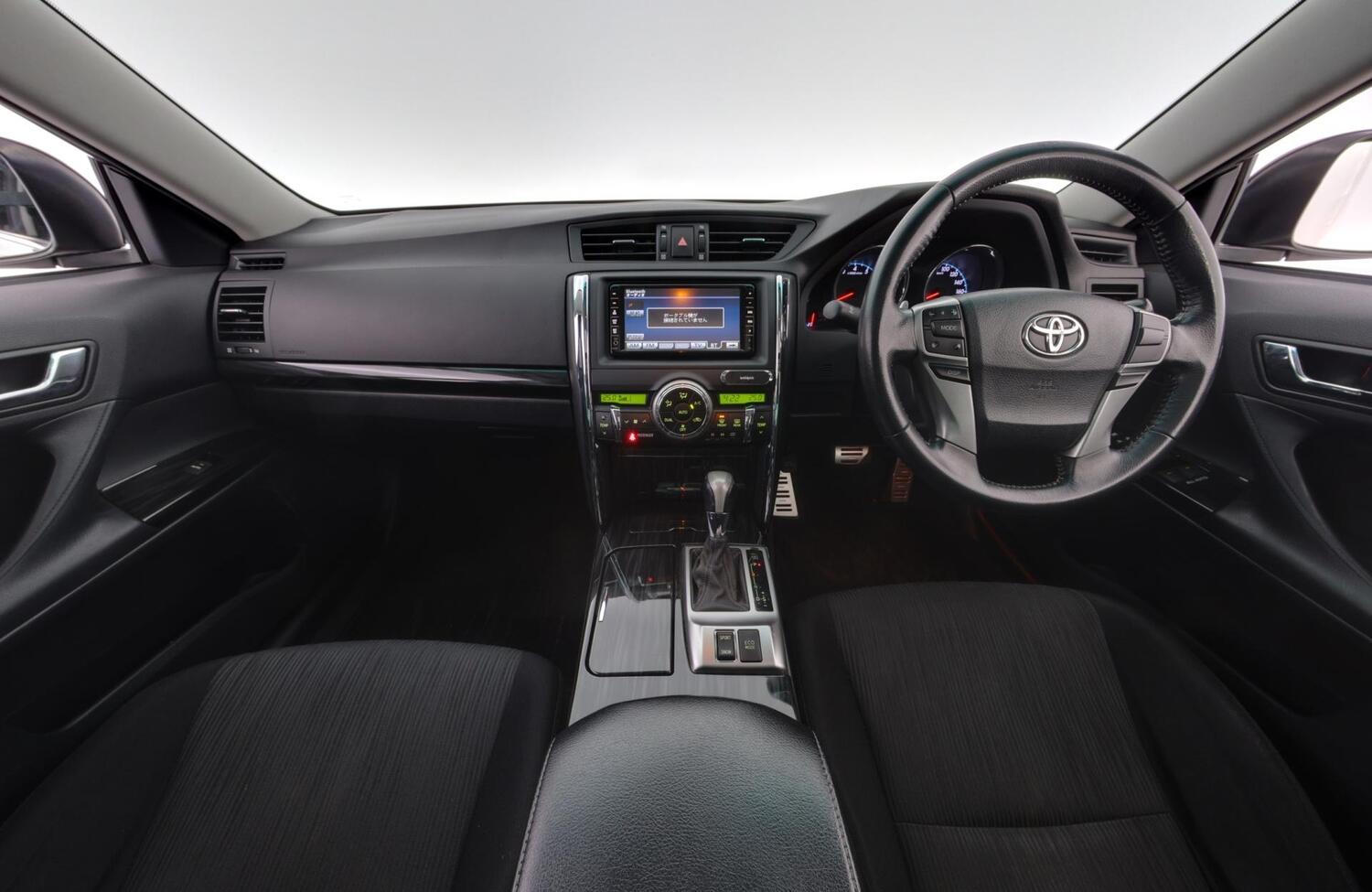 Toyota Mark X vaihtoauto