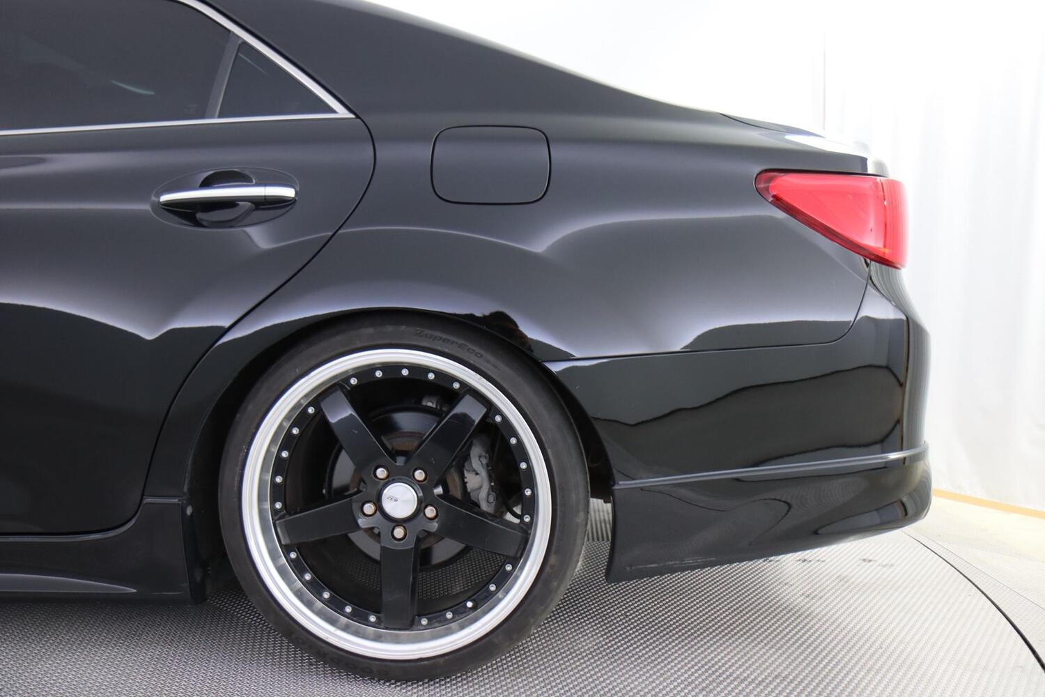 Toyota Mark X vaihtoauto