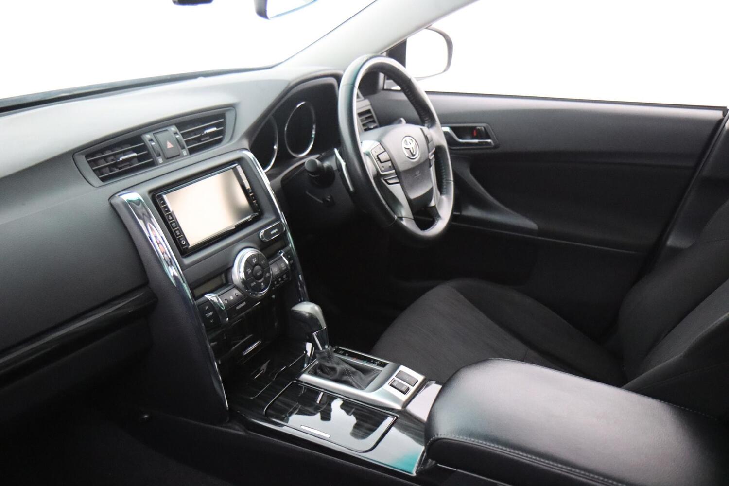 Toyota Mark X vaihtoauto