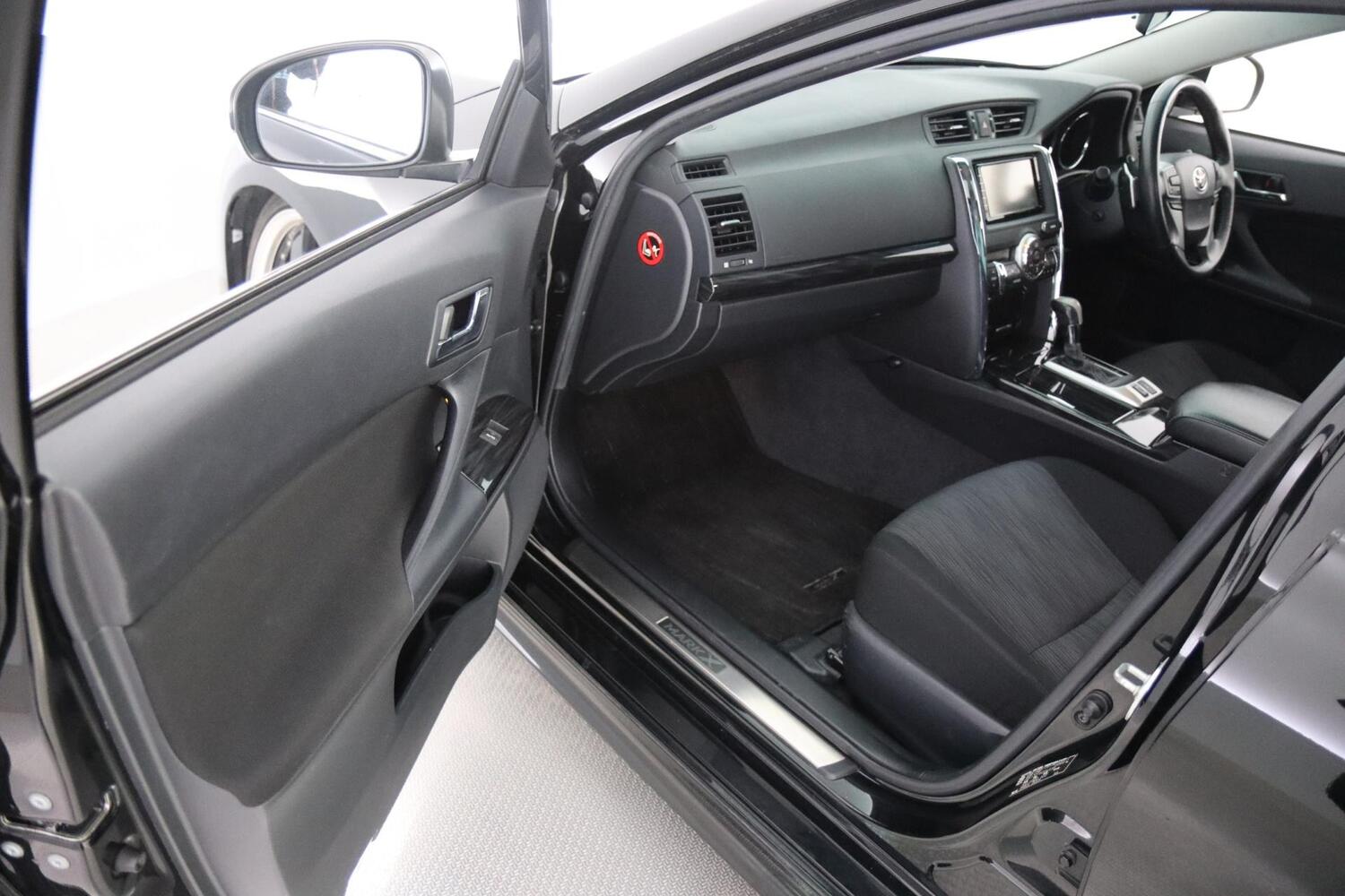 Toyota Mark X vaihtoauto