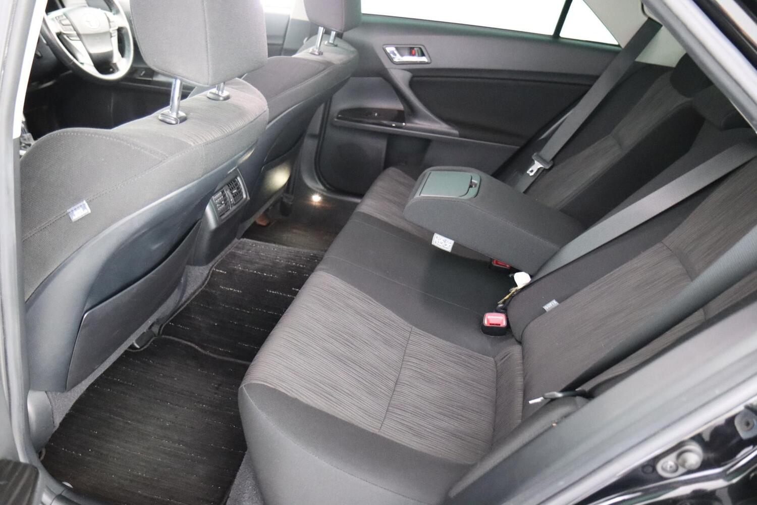 Toyota Mark X vaihtoauto