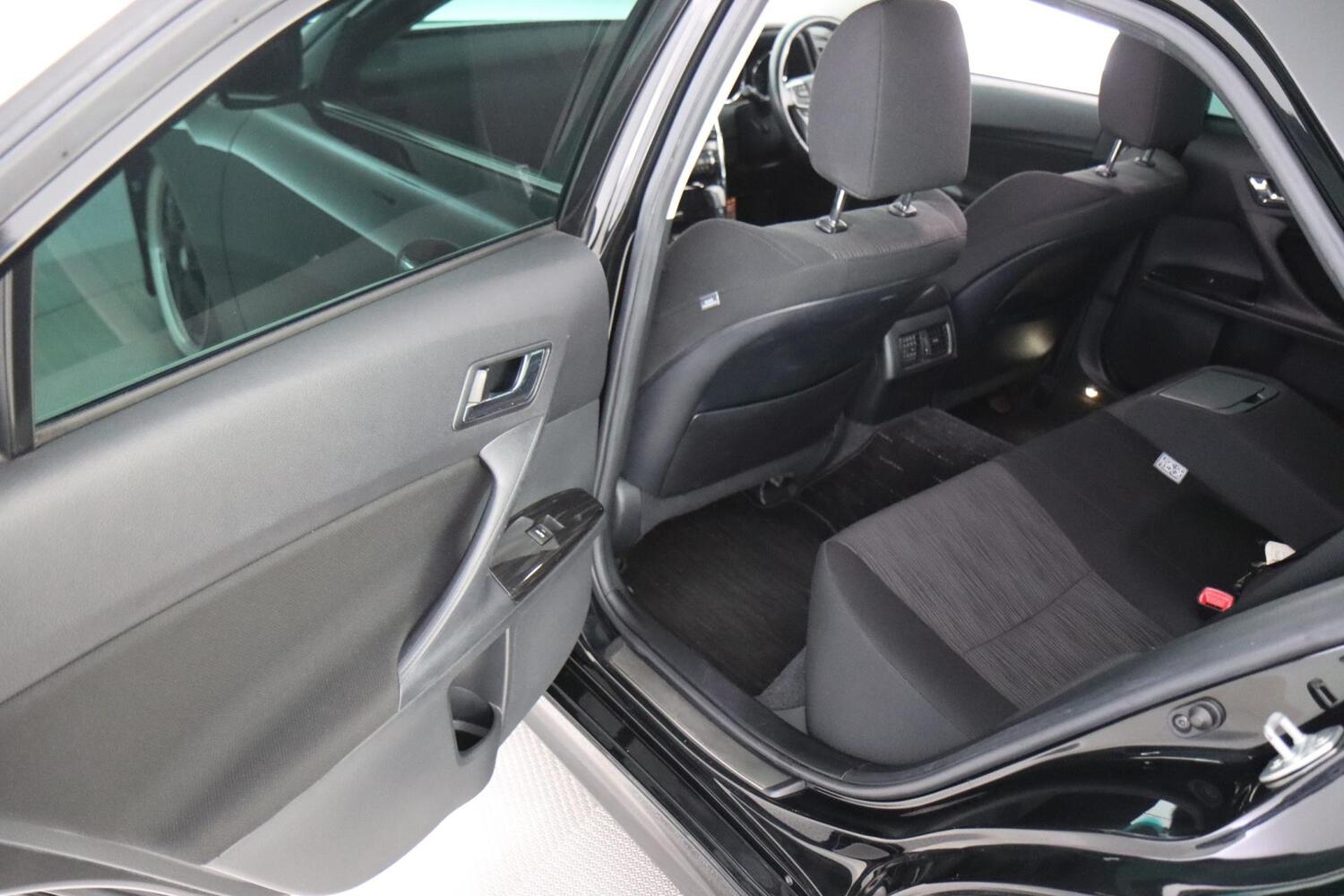 Toyota Mark X vaihtoauto