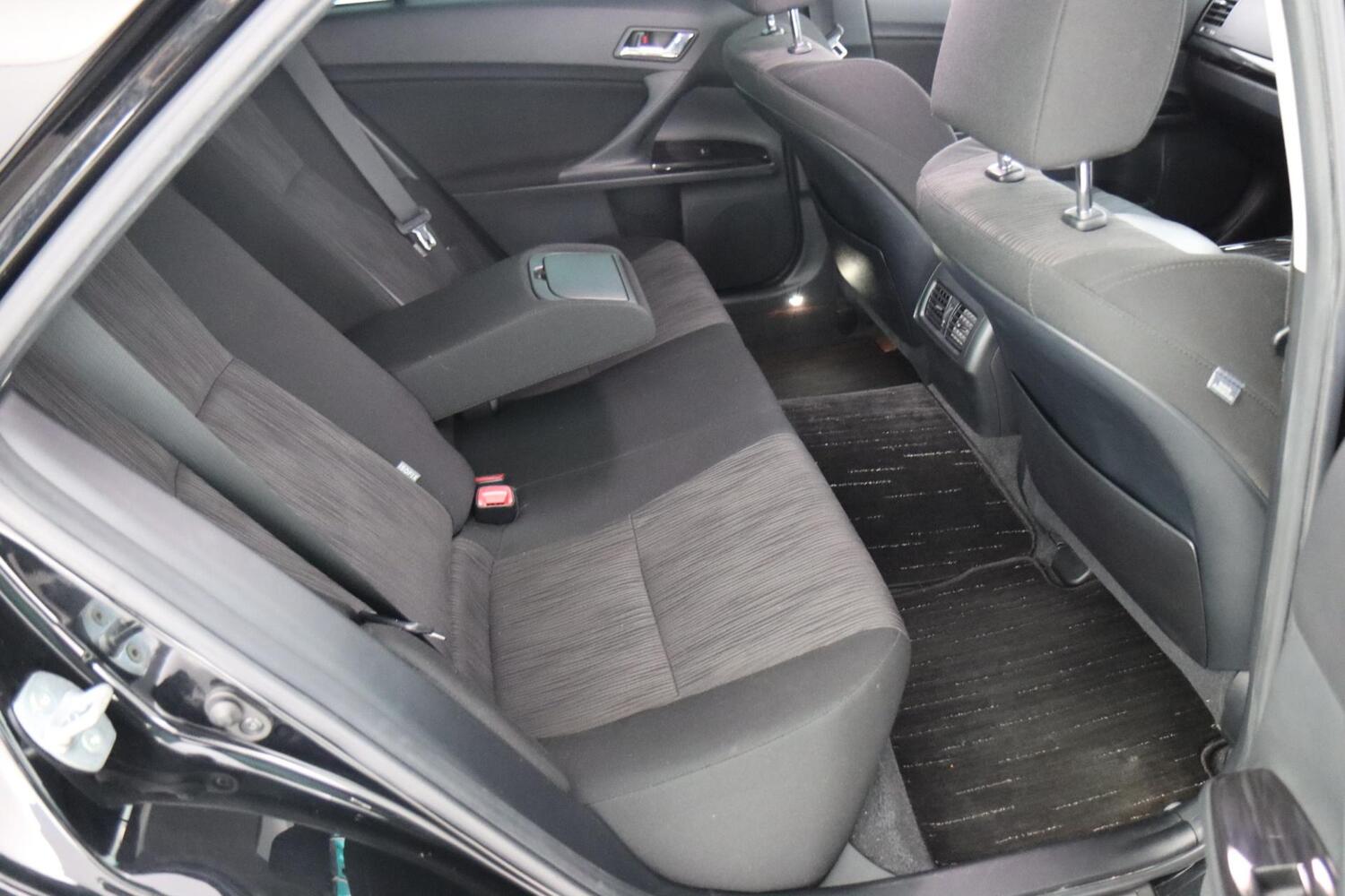 Toyota Mark X vaihtoauto