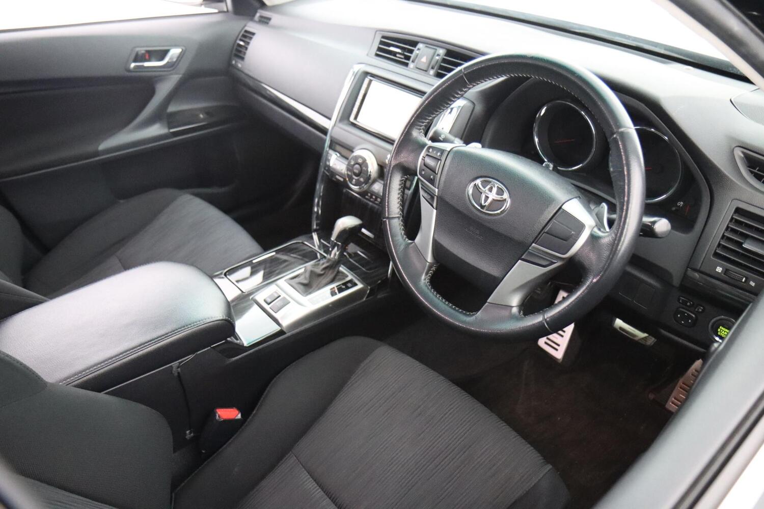 Toyota Mark X vaihtoauto