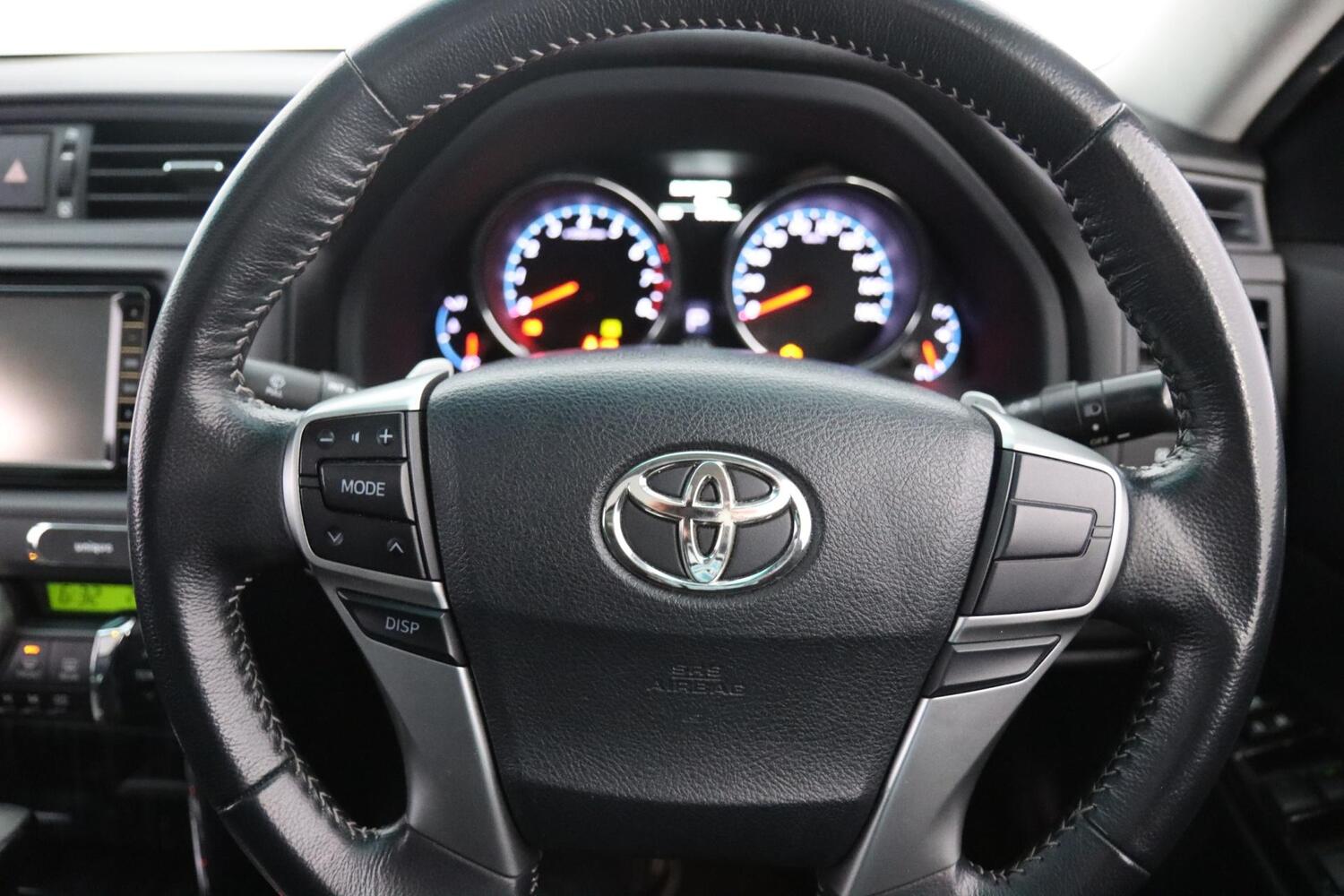 Toyota Mark X vaihtoauto
