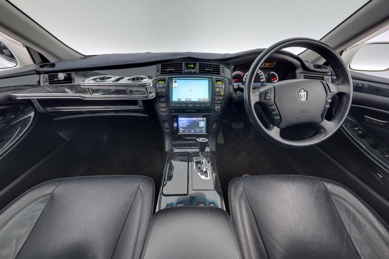 Toyota Crown vaihtoauto