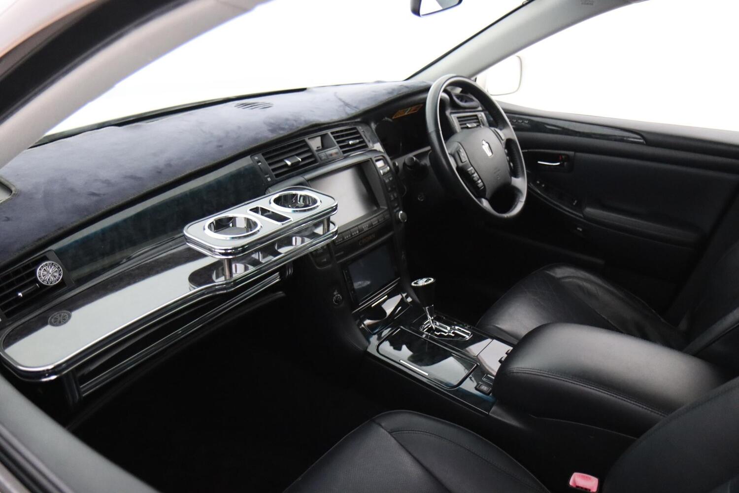 Toyota Crown vaihtoauto