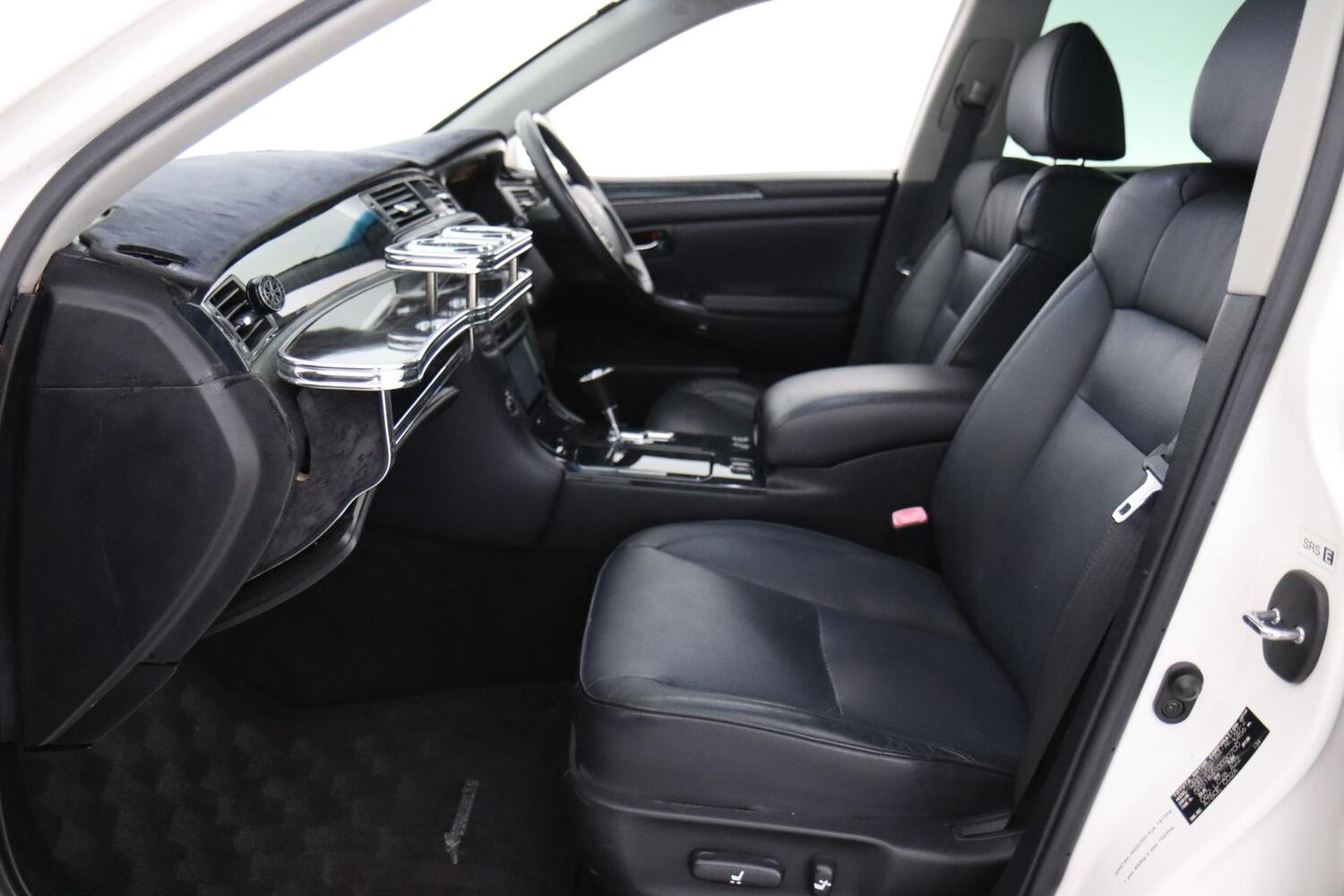 Toyota Crown vaihtoauto