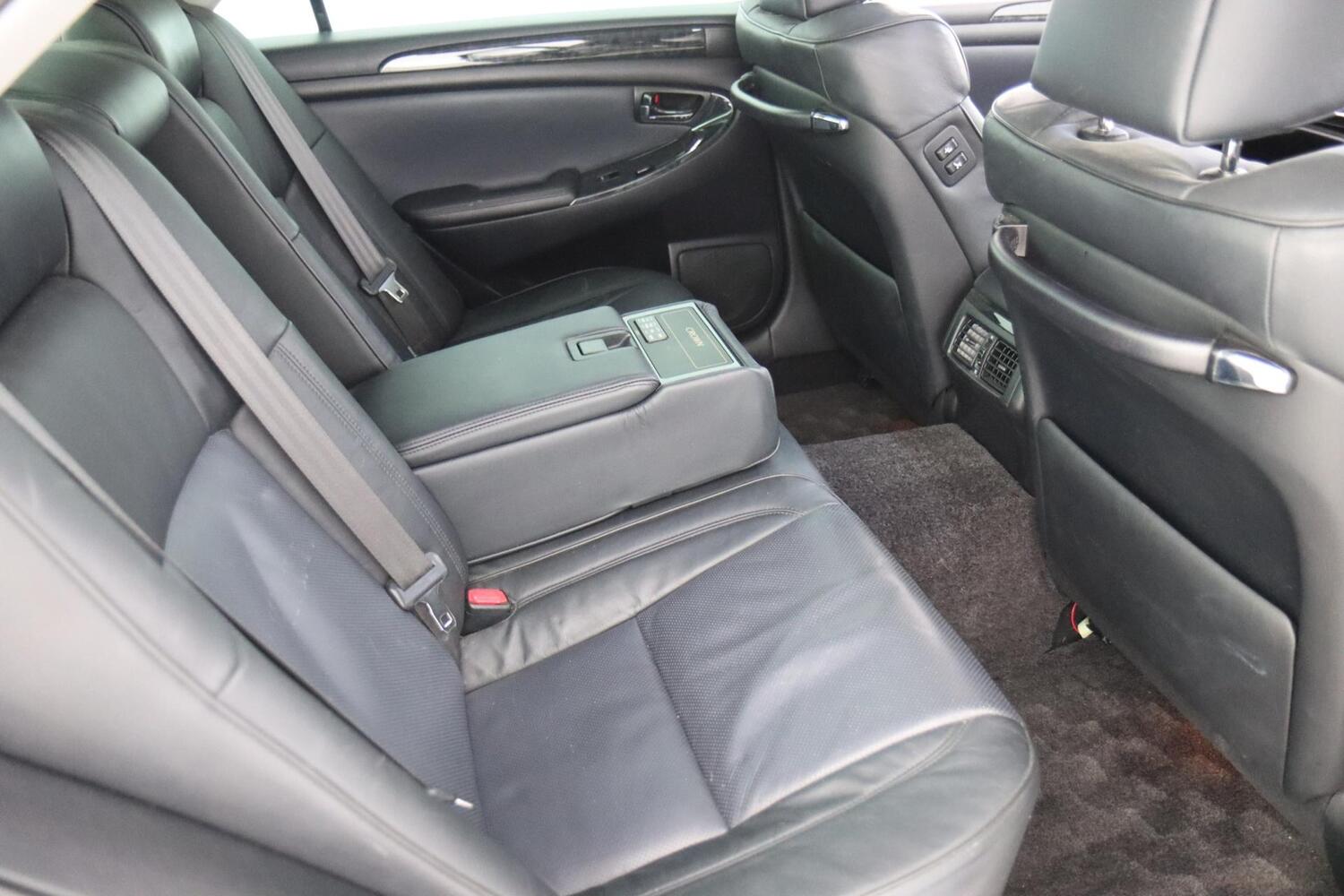 Toyota Crown vaihtoauto