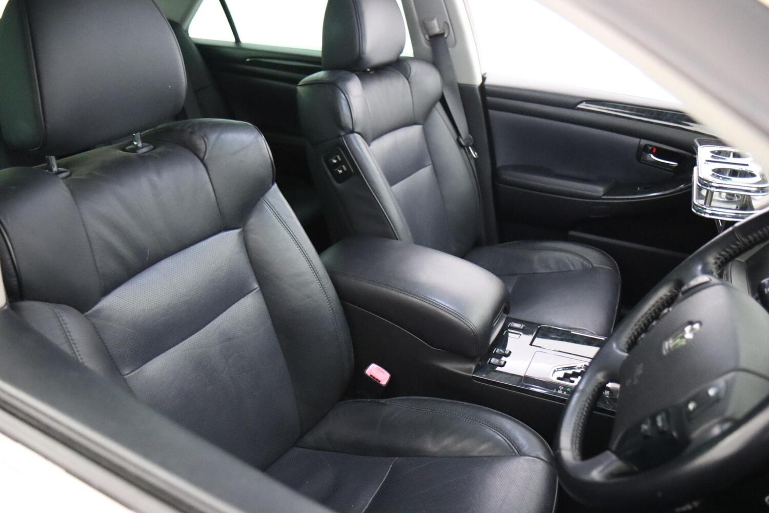 Toyota Crown vaihtoauto