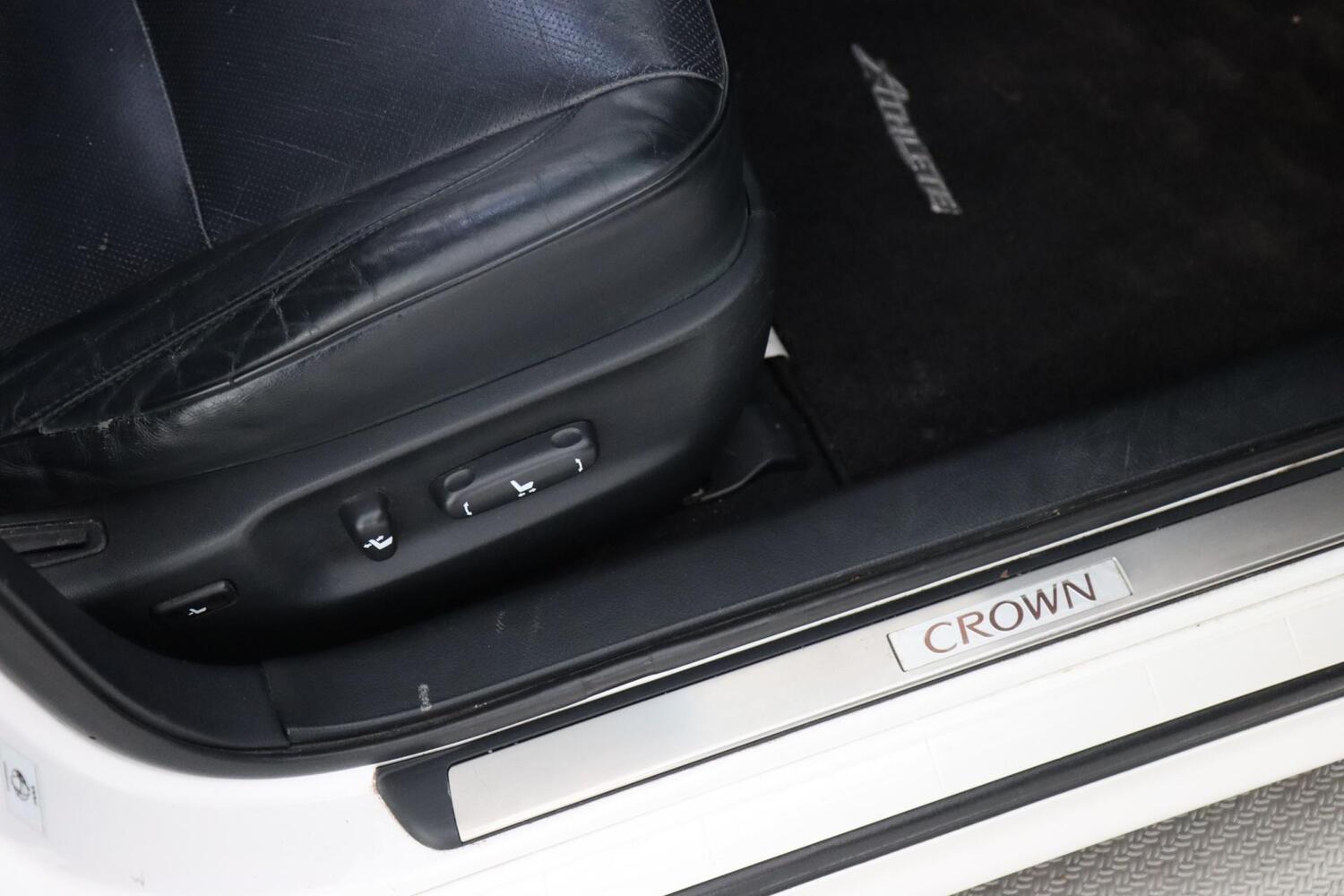 Toyota Crown vaihtoauto