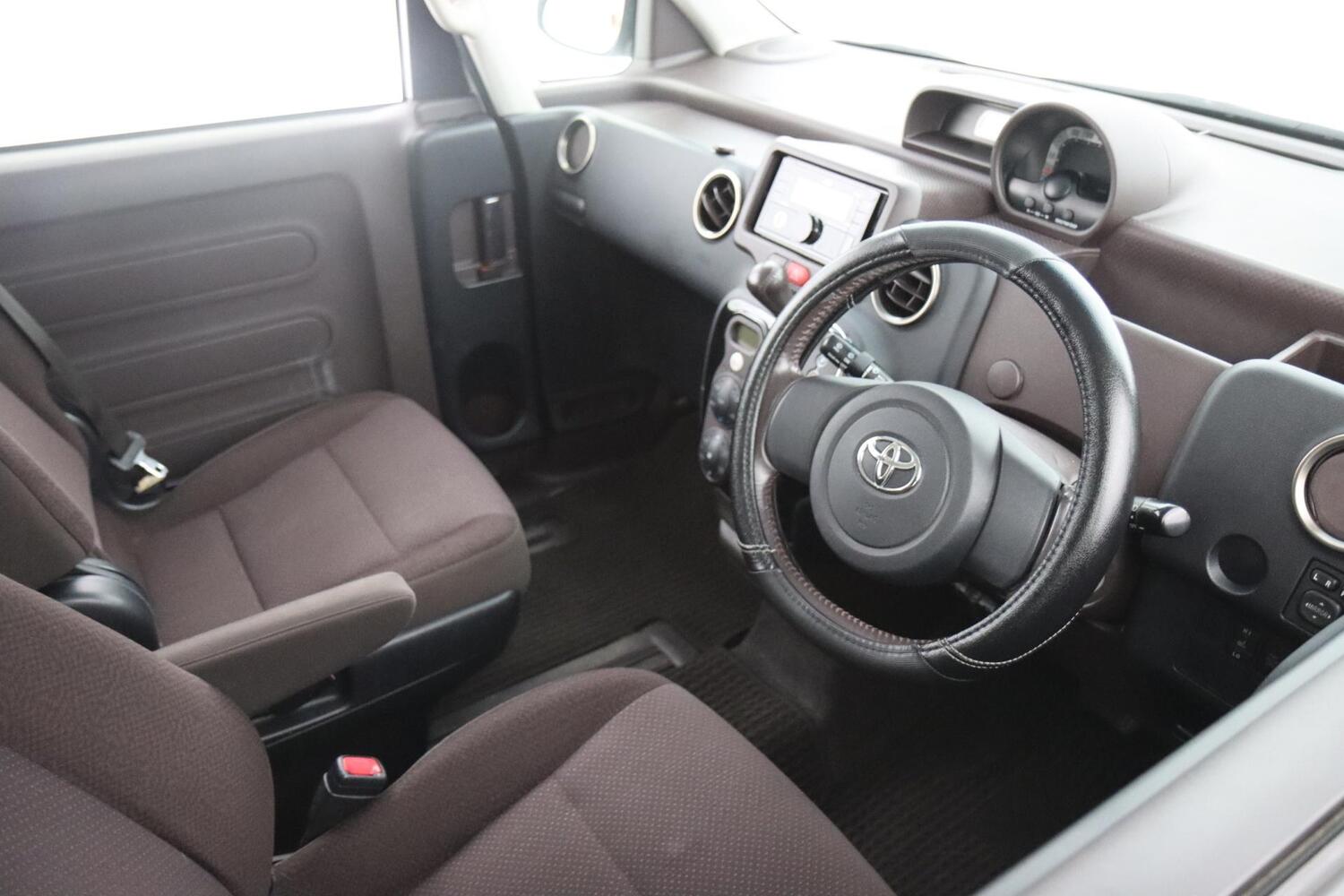 Toyota BB vaihtoauto