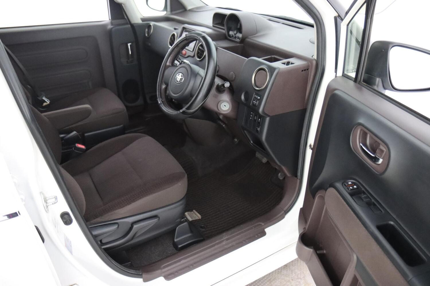 Toyota BB vaihtoauto
