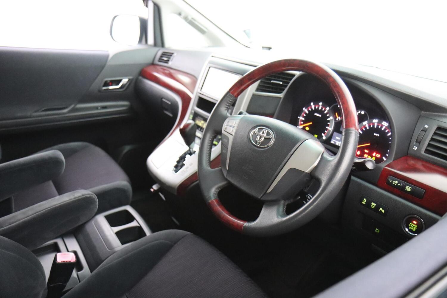 Toyota Vellfire vaihtoauto