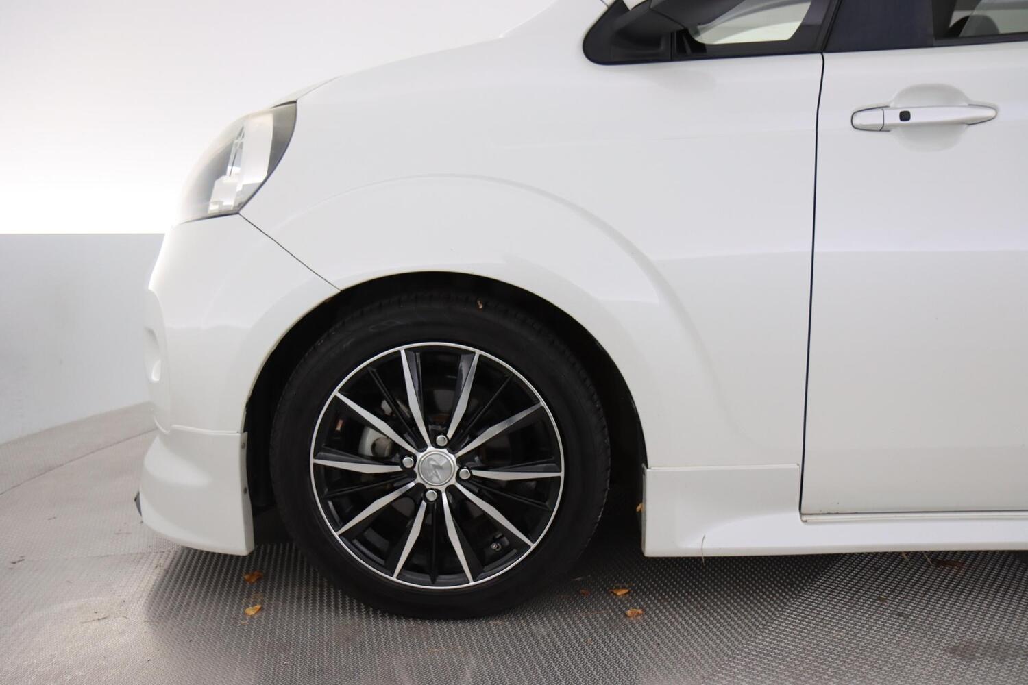 Toyota Porte vaihtoauto