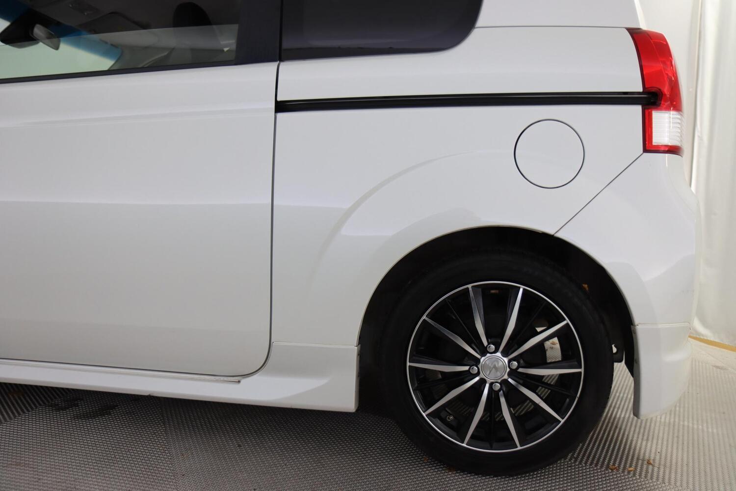 Toyota Porte vaihtoauto