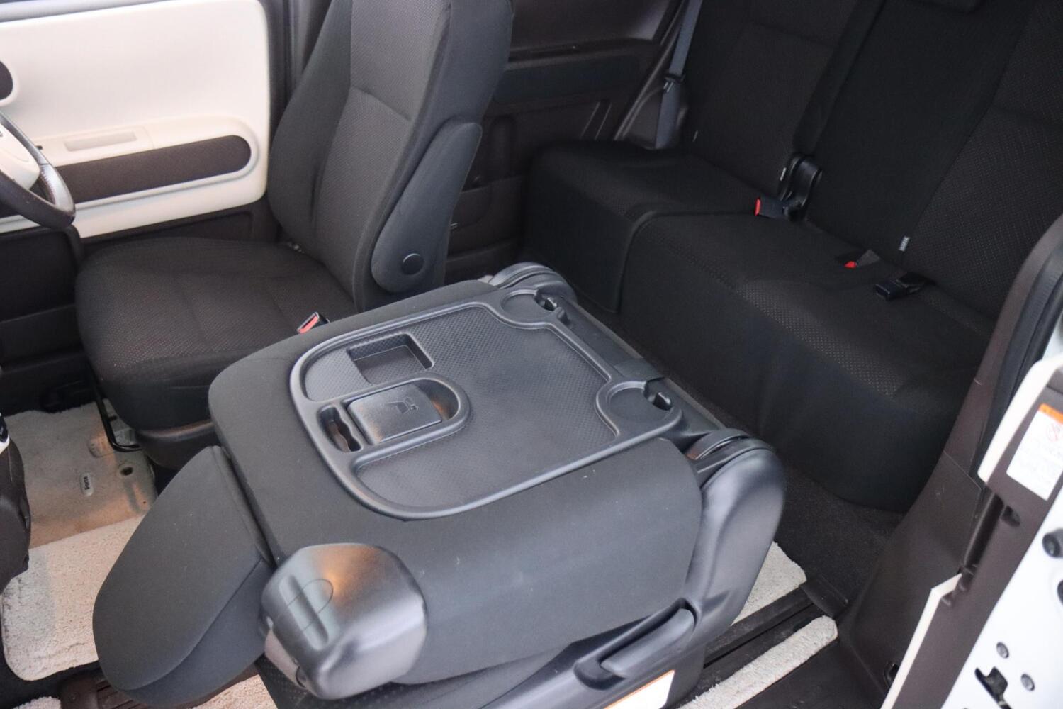 Toyota Porte vaihtoauto