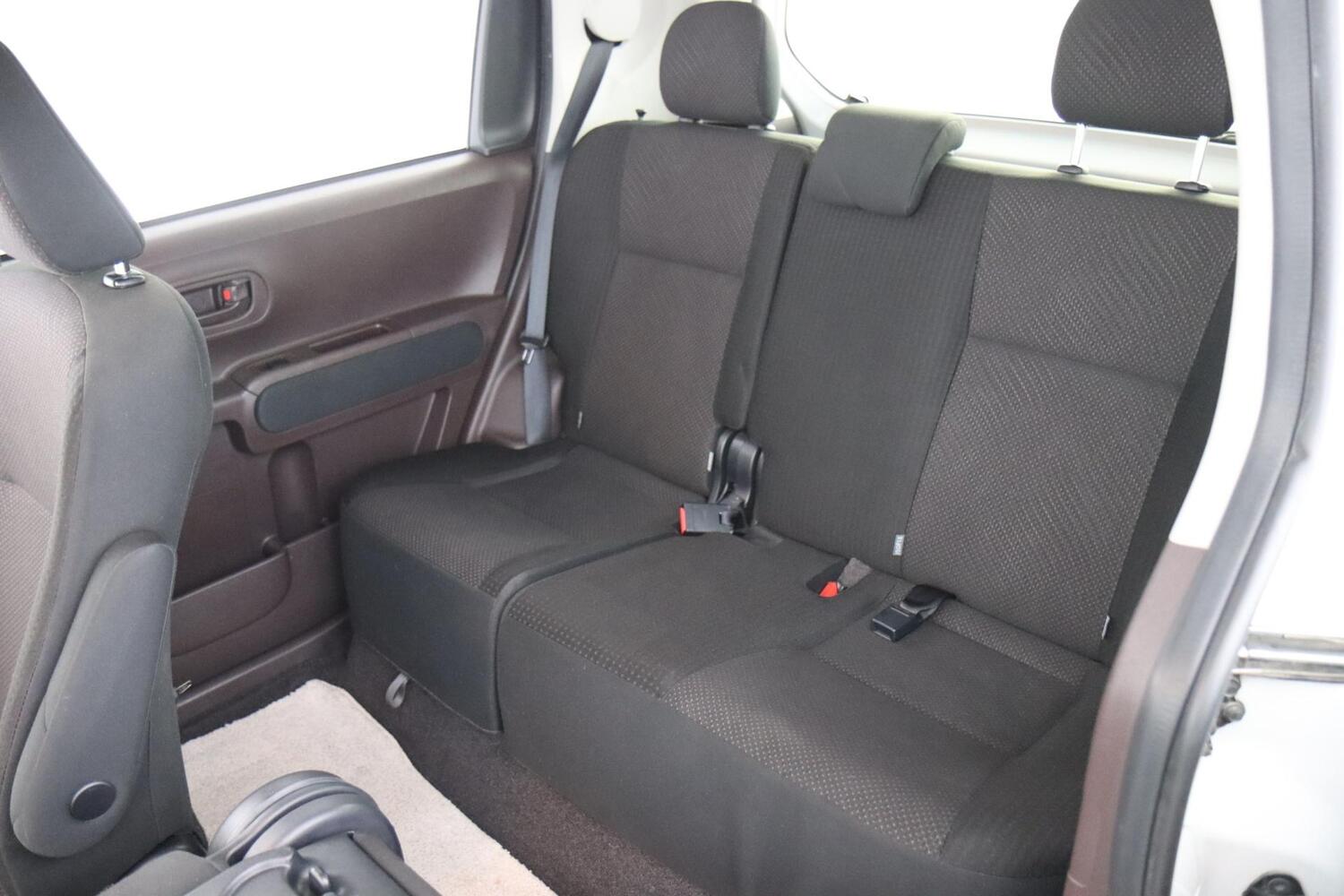 Toyota Porte vaihtoauto