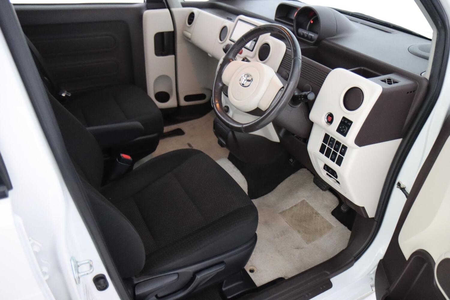 Toyota Porte vaihtoauto