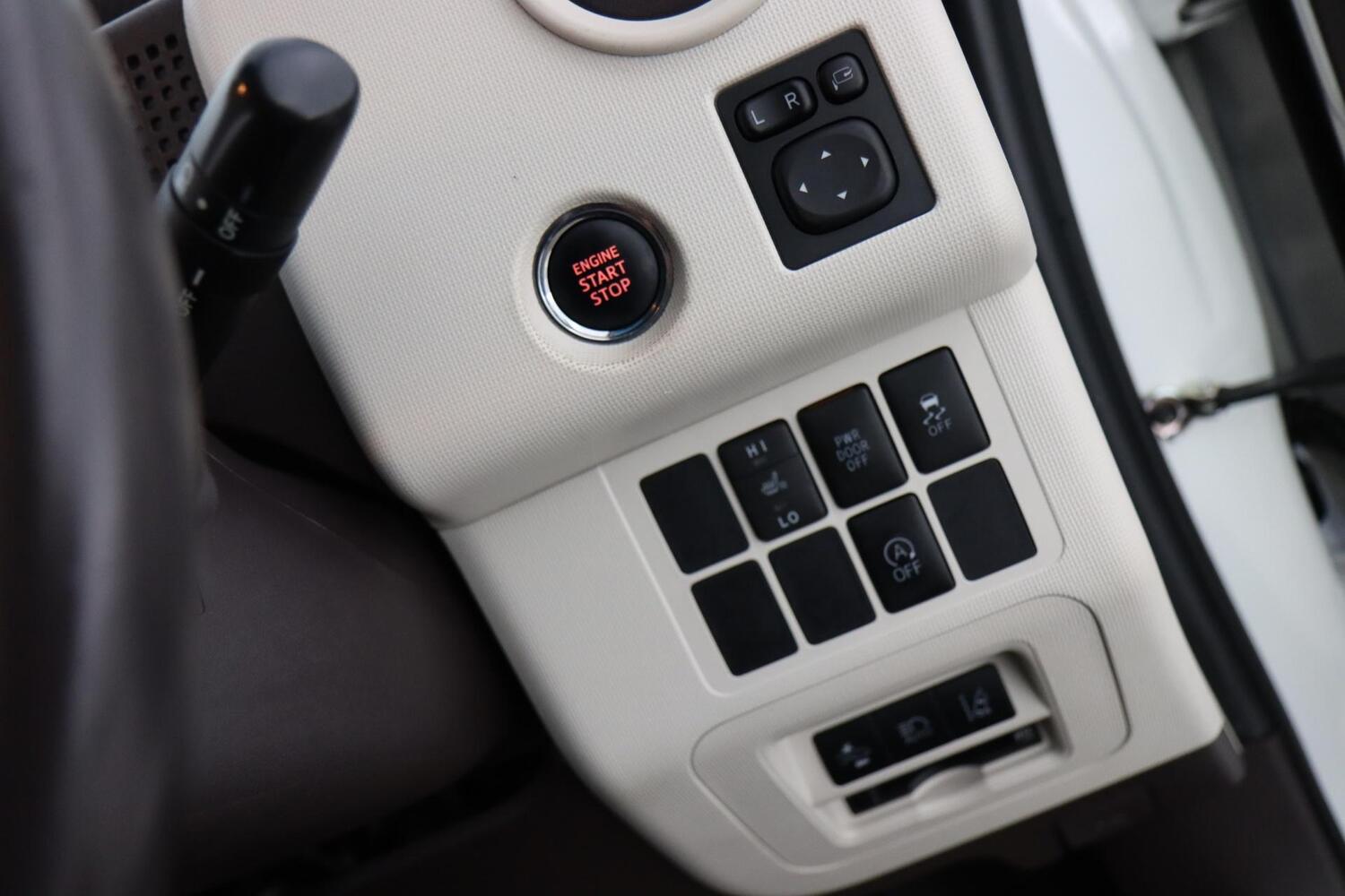 Toyota Porte vaihtoauto