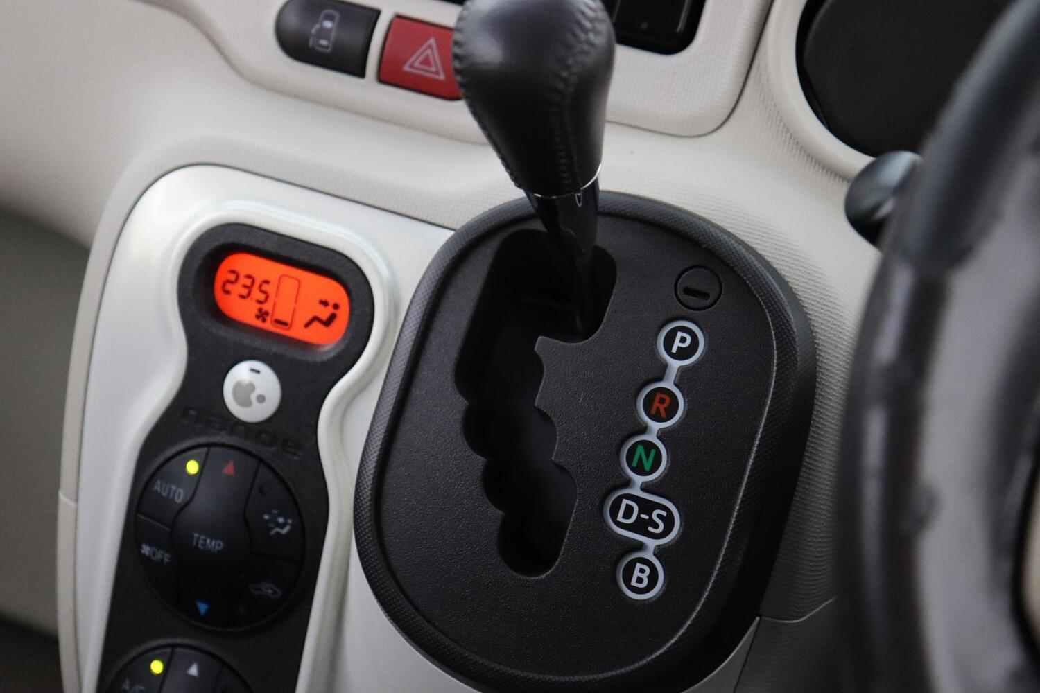 Toyota Porte vaihtoauto