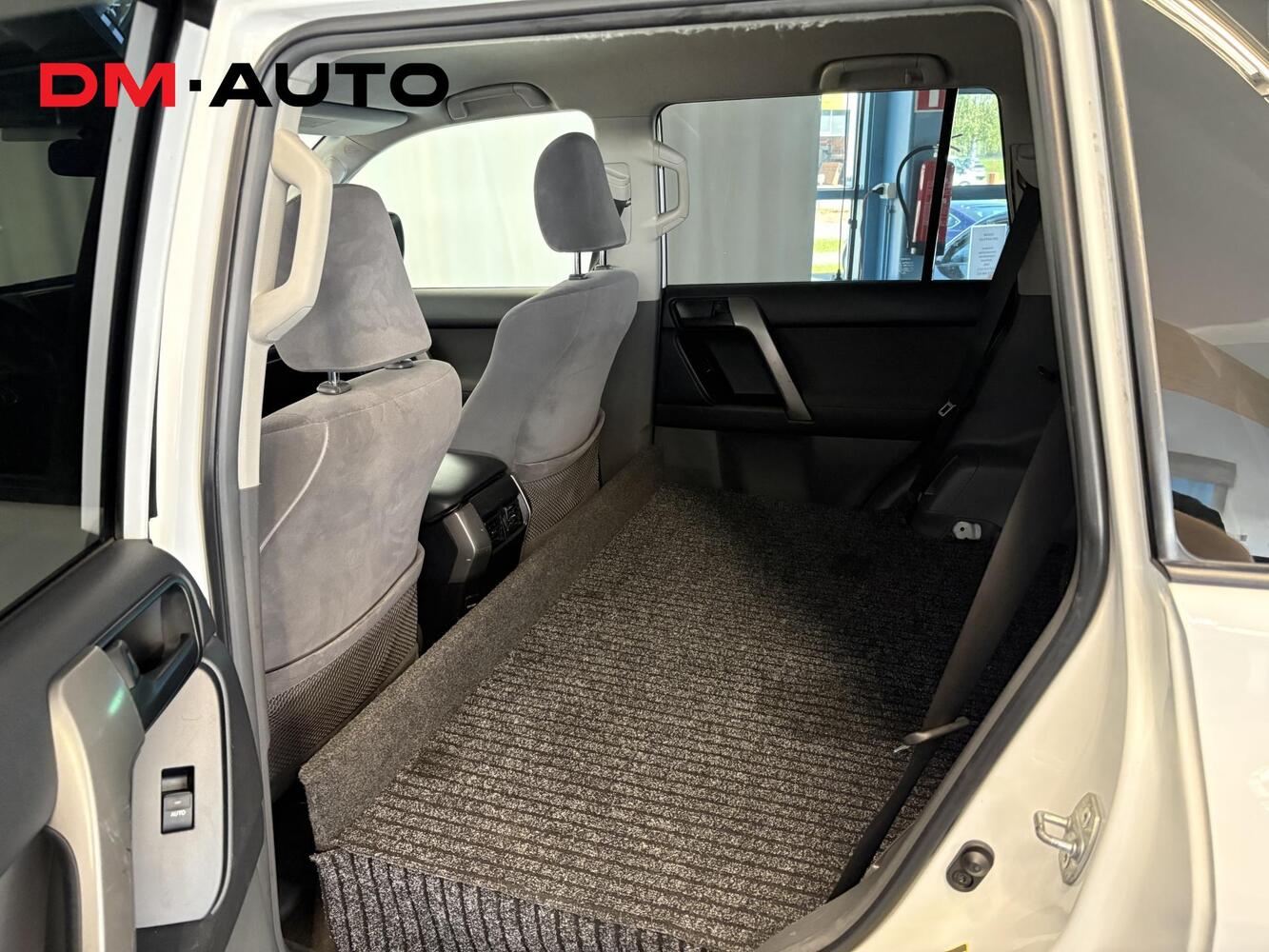 Toyota Land Cruiser vaihtoauto