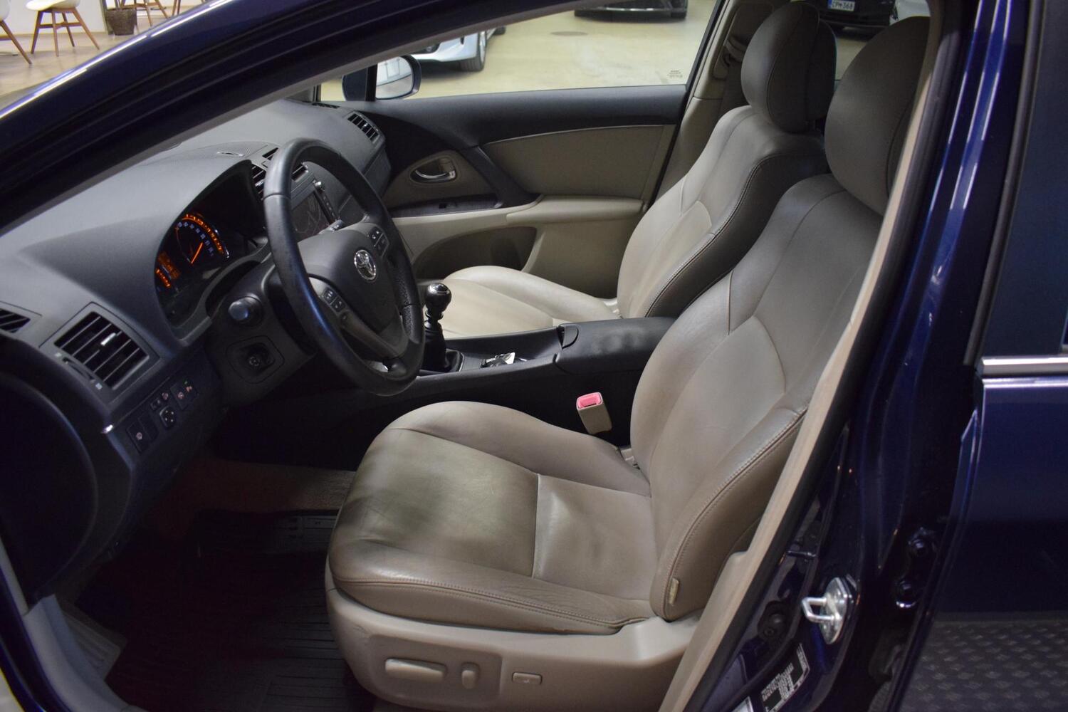 Toyota Avensis vaihtoauto