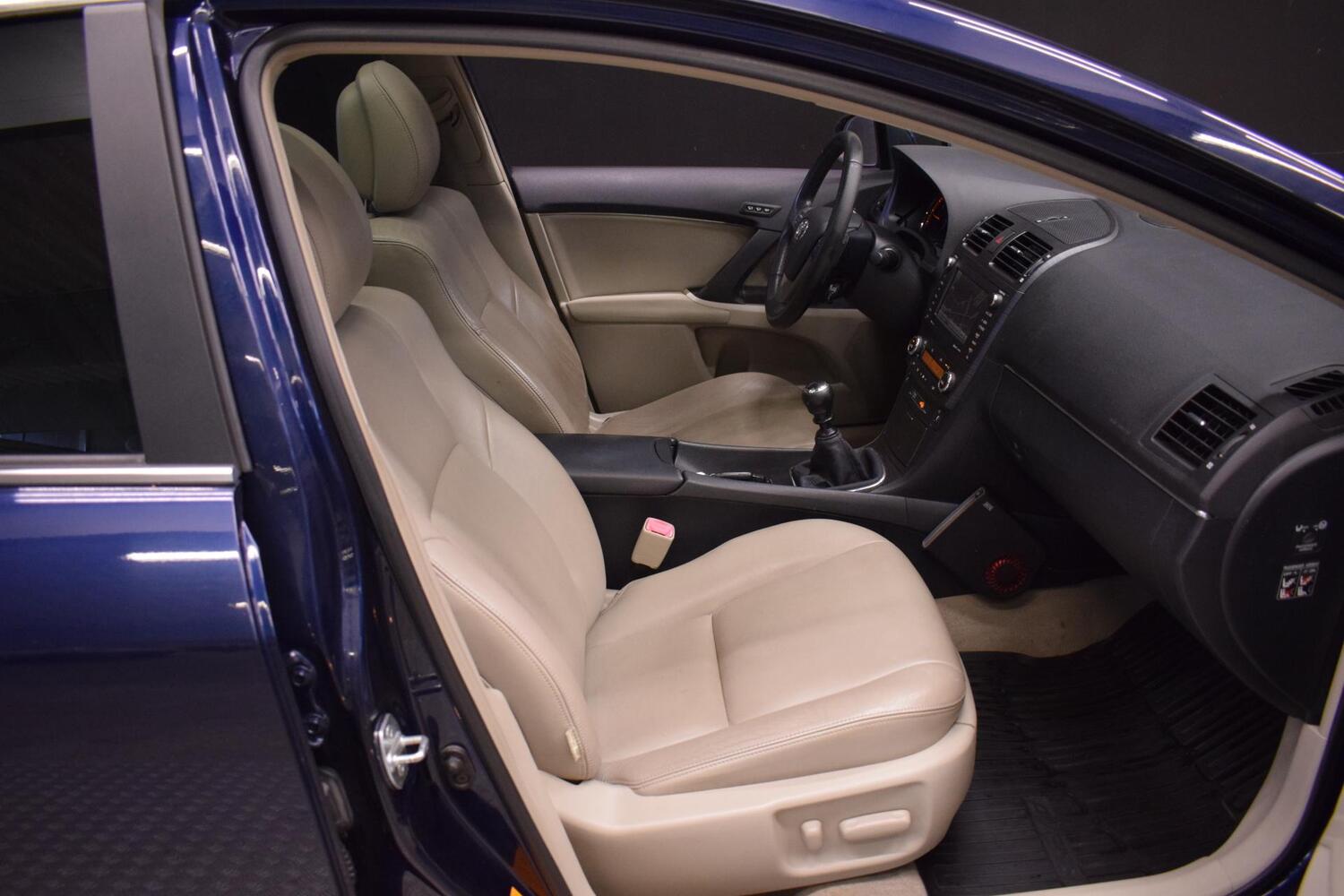 Toyota Avensis vaihtoauto