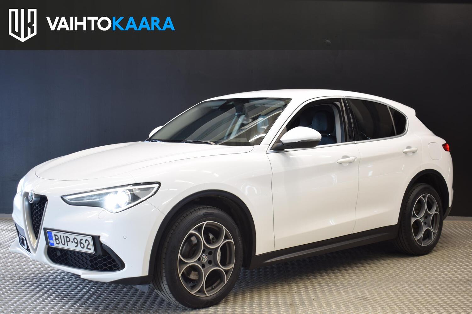 Alfa Romeo Stelvio vaihtoauto