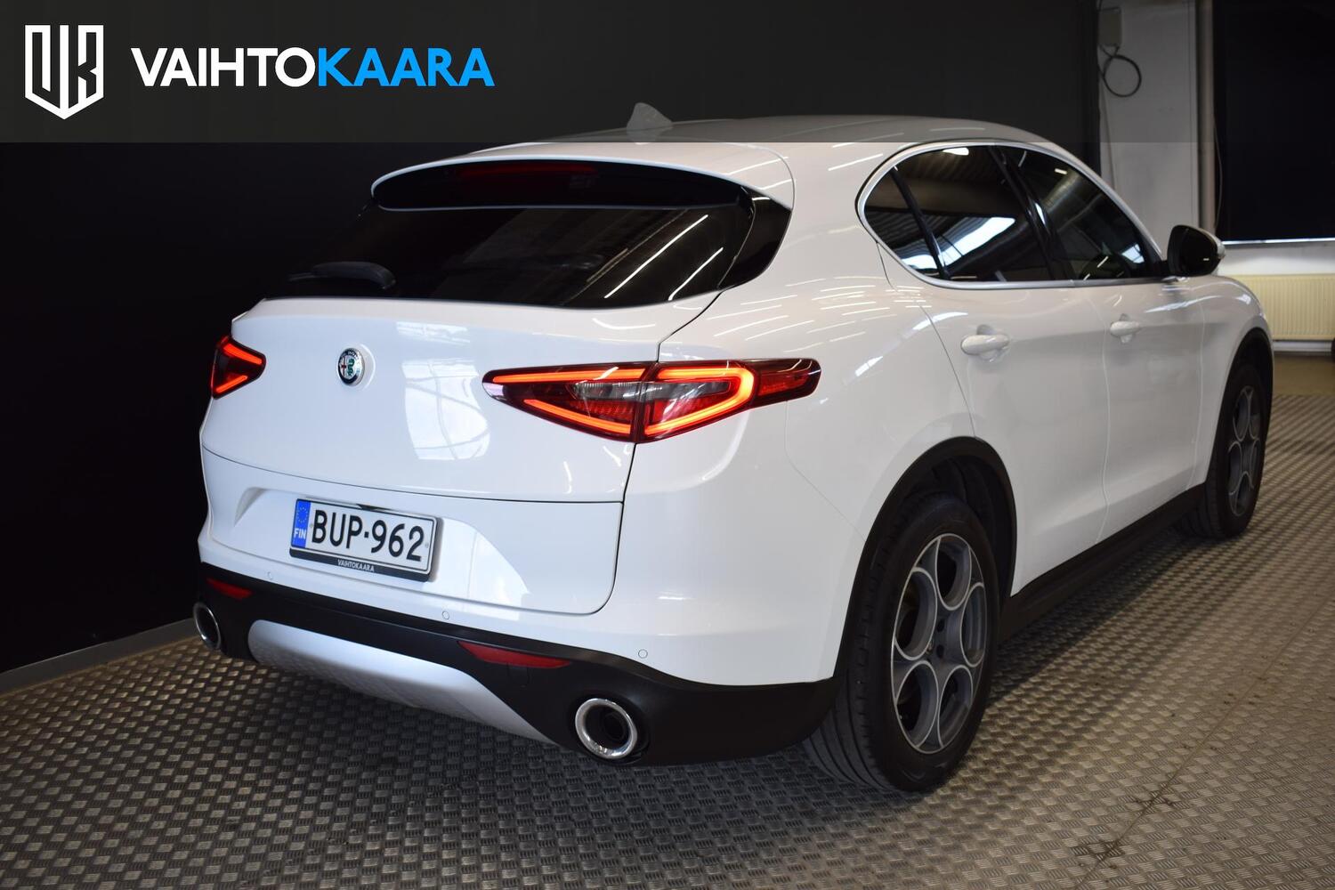 Alfa Romeo Stelvio vaihtoauto