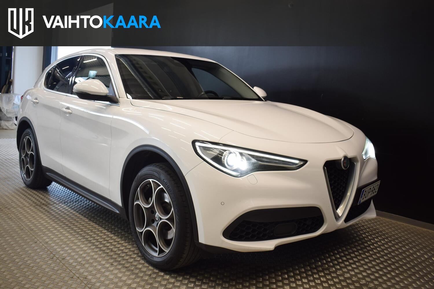 Alfa Romeo Stelvio vaihtoauto