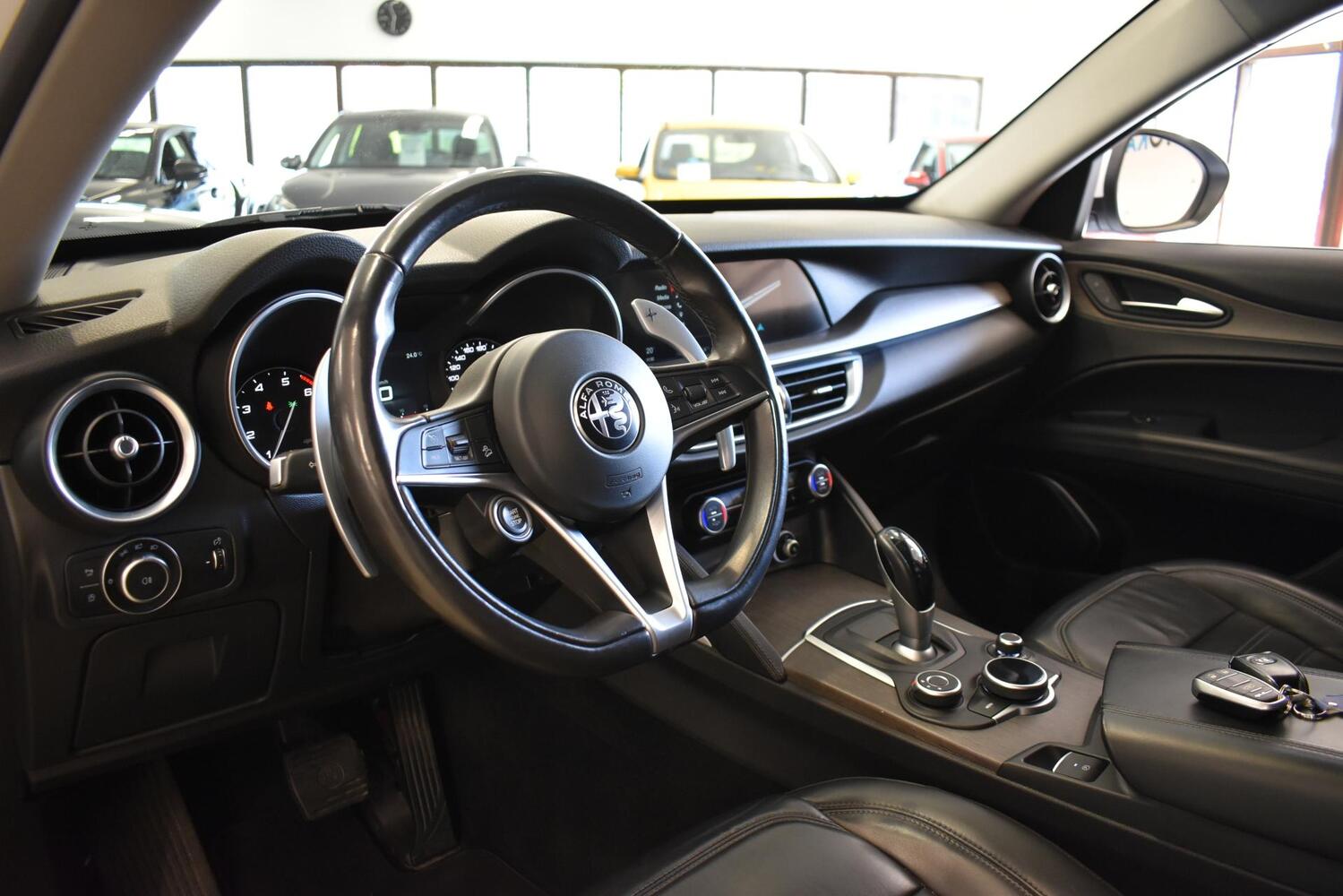 Alfa Romeo Stelvio vaihtoauto