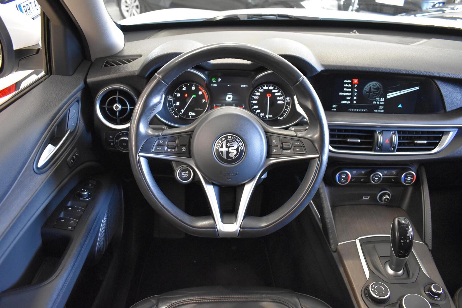 Alfa Romeo Stelvio vaihtoauto