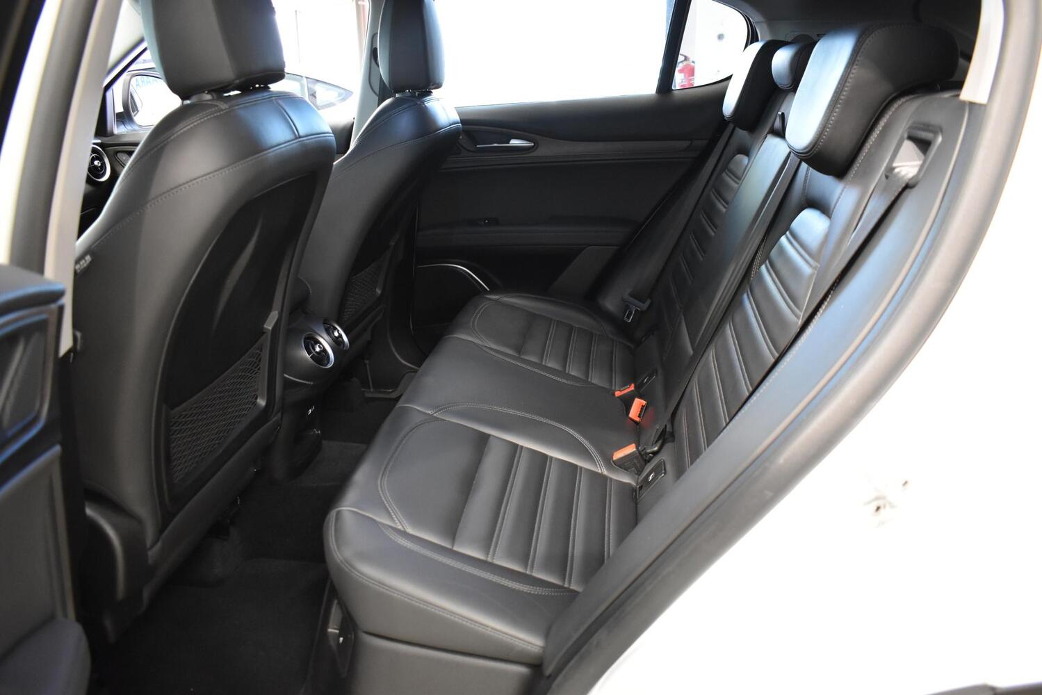 Alfa Romeo Stelvio vaihtoauto