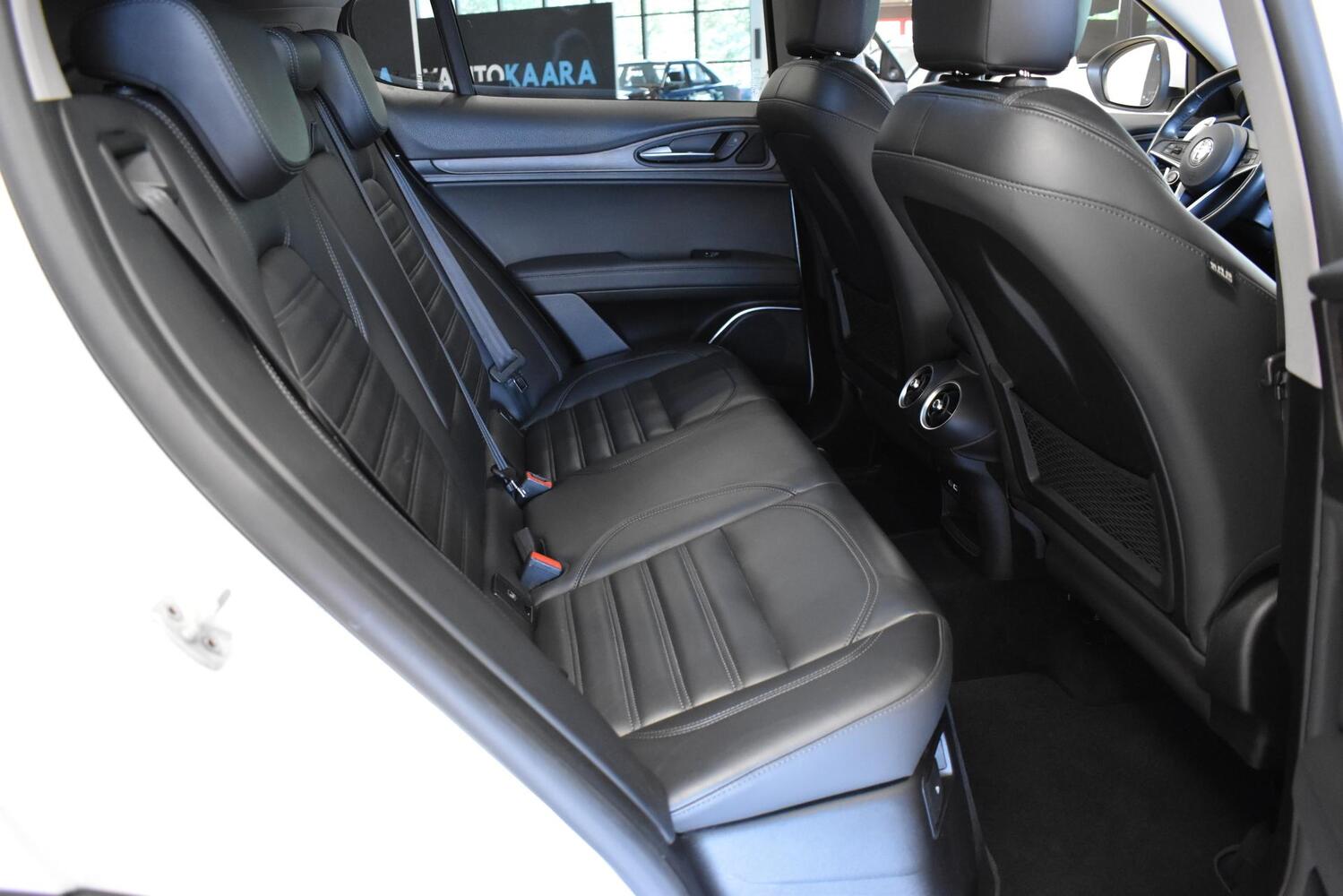 Alfa Romeo Stelvio vaihtoauto