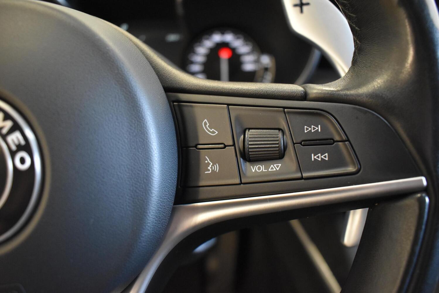 Alfa Romeo Stelvio vaihtoauto