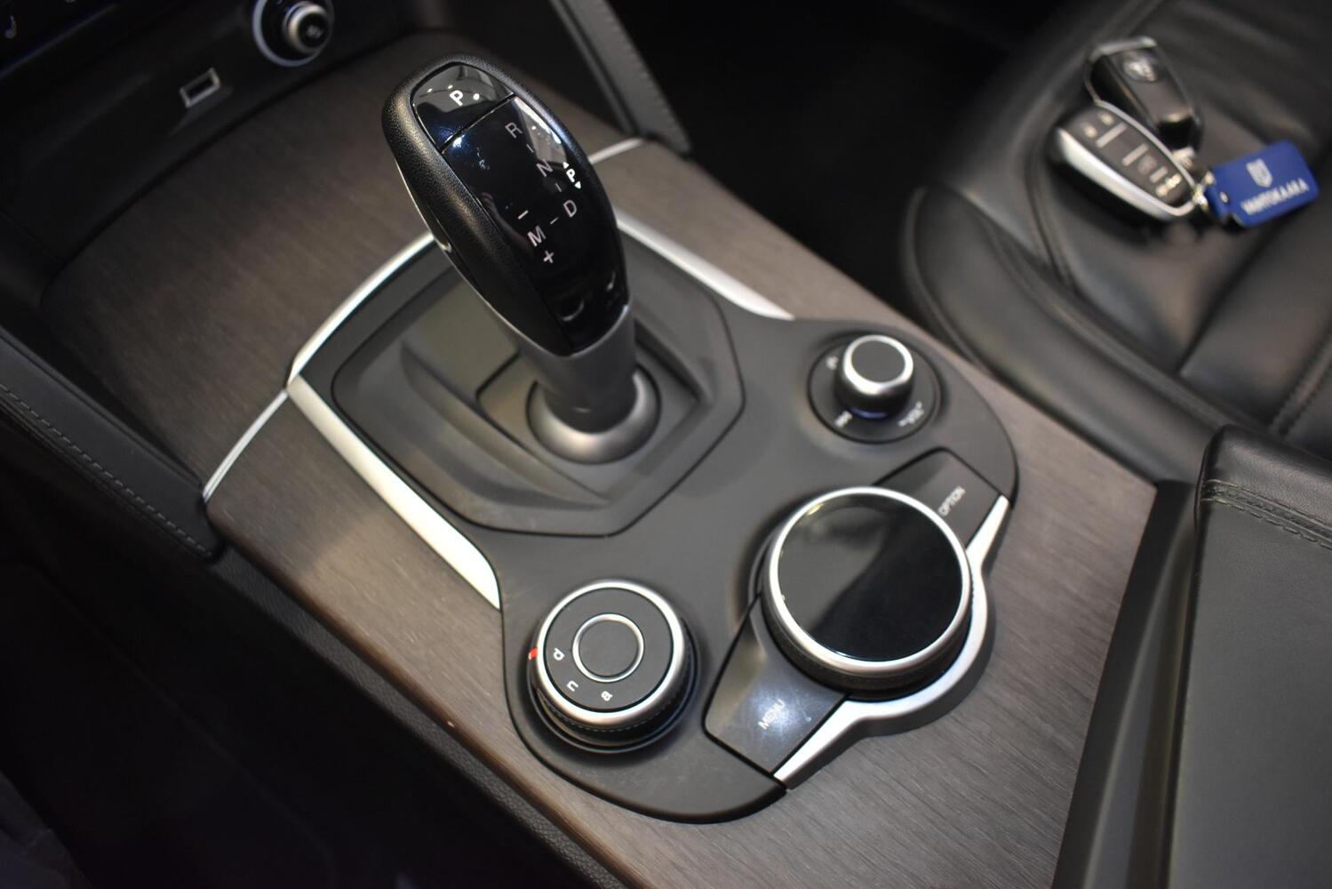 Alfa Romeo Stelvio vaihtoauto