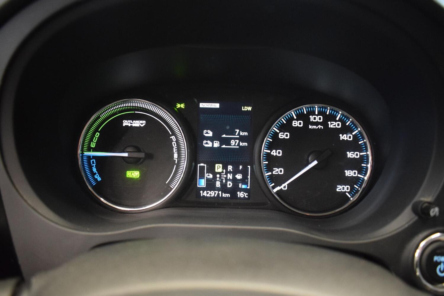 Mitsubishi Outlander PHEV vaihtoauto