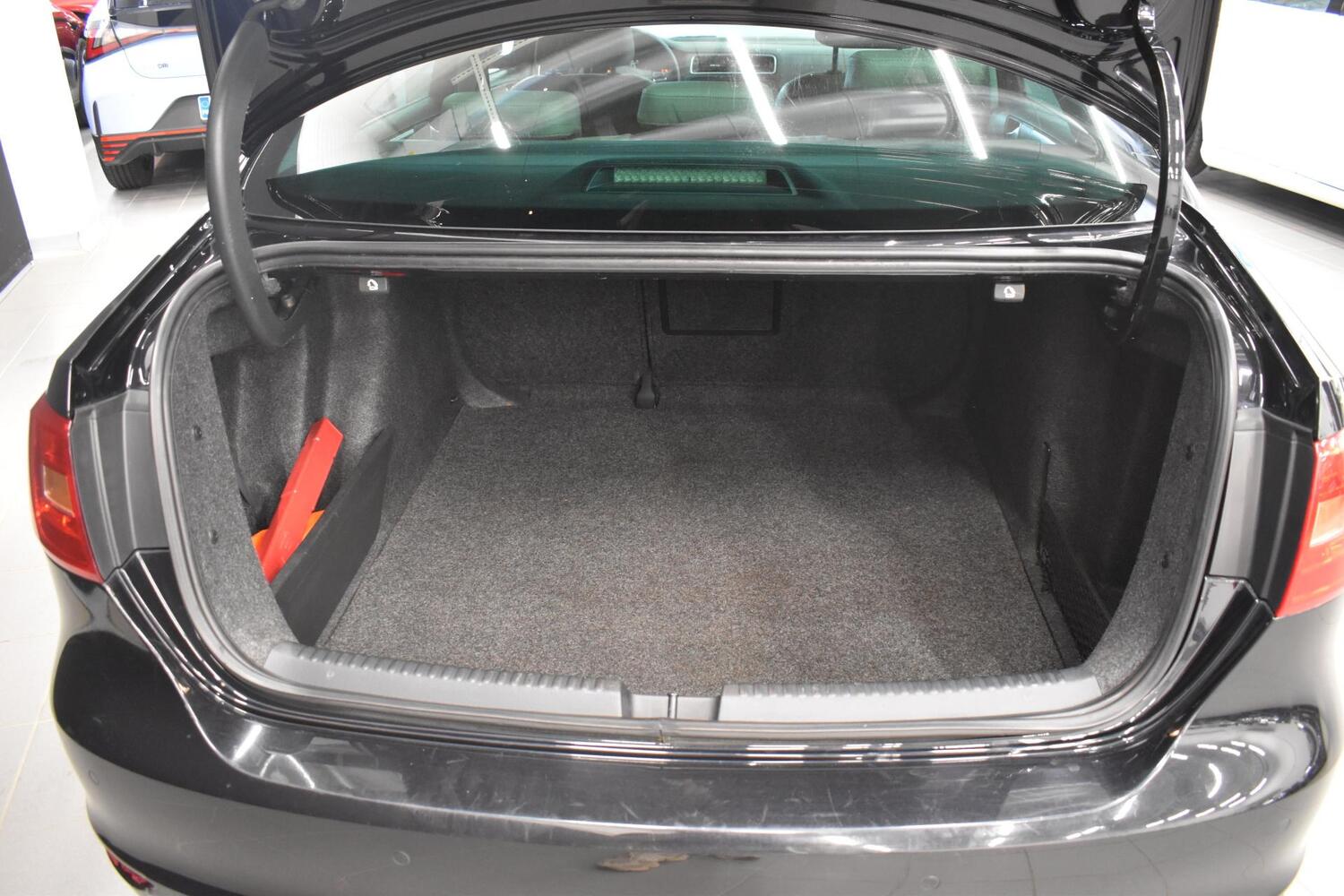 Volkswagen Jetta vaihtoauto
