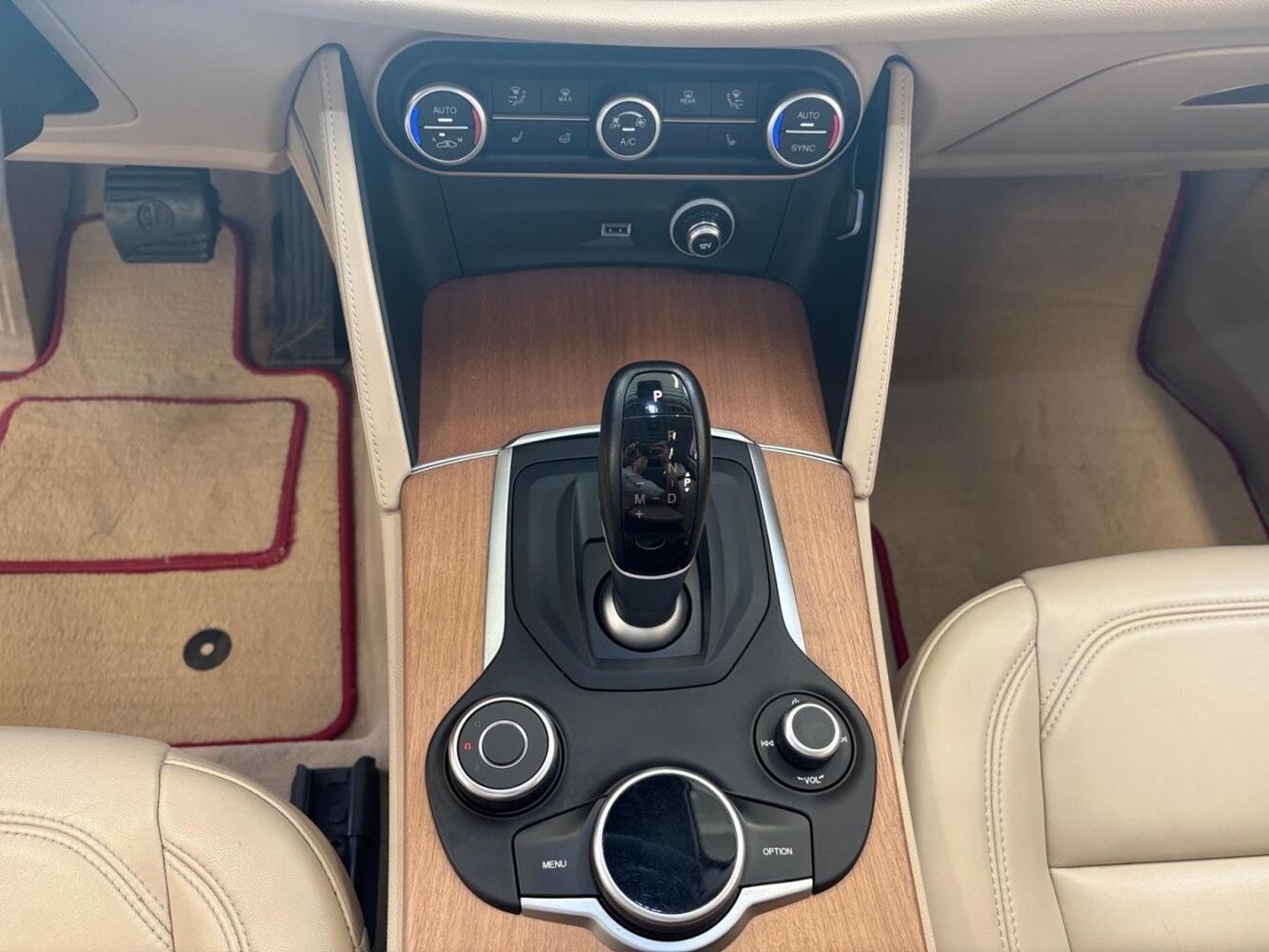Alfa Romeo Stelvio vaihtoauto